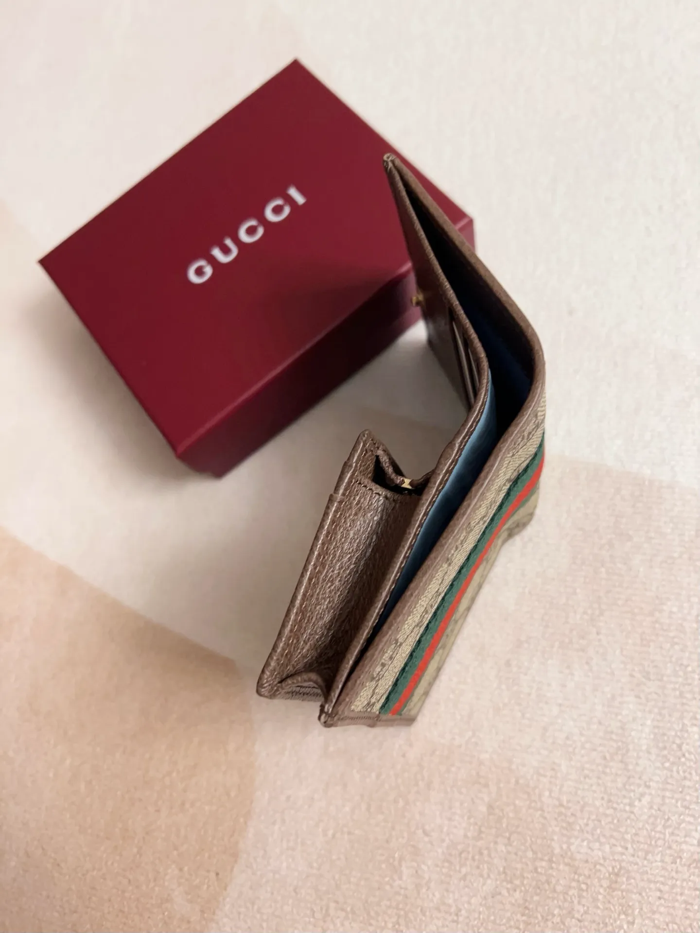 💰360 🇭🇺🇭🇺 official website synchronizes new styles! Ophidia series ~ short clip wallet, 🍉🍉 made of GG Supreme original factory pig grain first-layer cowhide with PVC 🍉🍉 equipped with iconic double G hardware marks, classic red and green webbing, exquisitely made! 🍉🍉Model number: 838487🍉🍉Size: 11x8x3cm, color: brown maroon