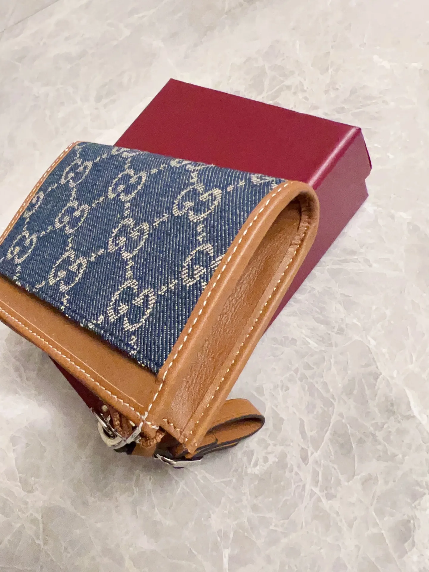 💰410 🇭🇺🇭🇺Original product! 🧽🧽jackie1961 denim denim series launches a new compact and noble style🧽🧽White hardware buckles and washed denim make the whole design exude elegance and timelessness🧽🧽Exquisite and fashionable! 🧽🧽Model: 821804, size: 13x8.5x3cm, color: denim/brown leather