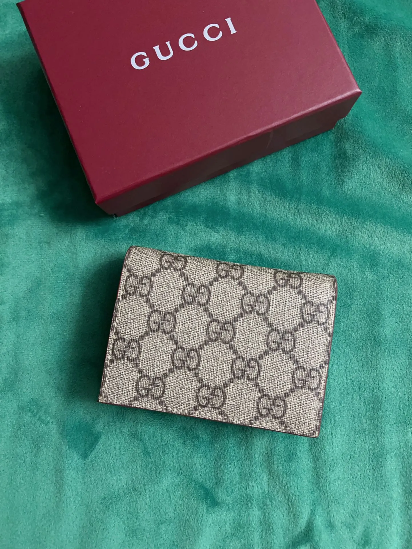 💰360 🇭🇺🇭🇺New products on official website! Exquisite small card holder~wallet🐹🐹PVC with burgundy calfskin, with cute and exquisite cartoon patterns on the leather! 🐹🐹Style number 818767, size: 11x8x3cm, 🐹🐹Little red cat, puppy, panda, owl, exquisite and cute! Original product!