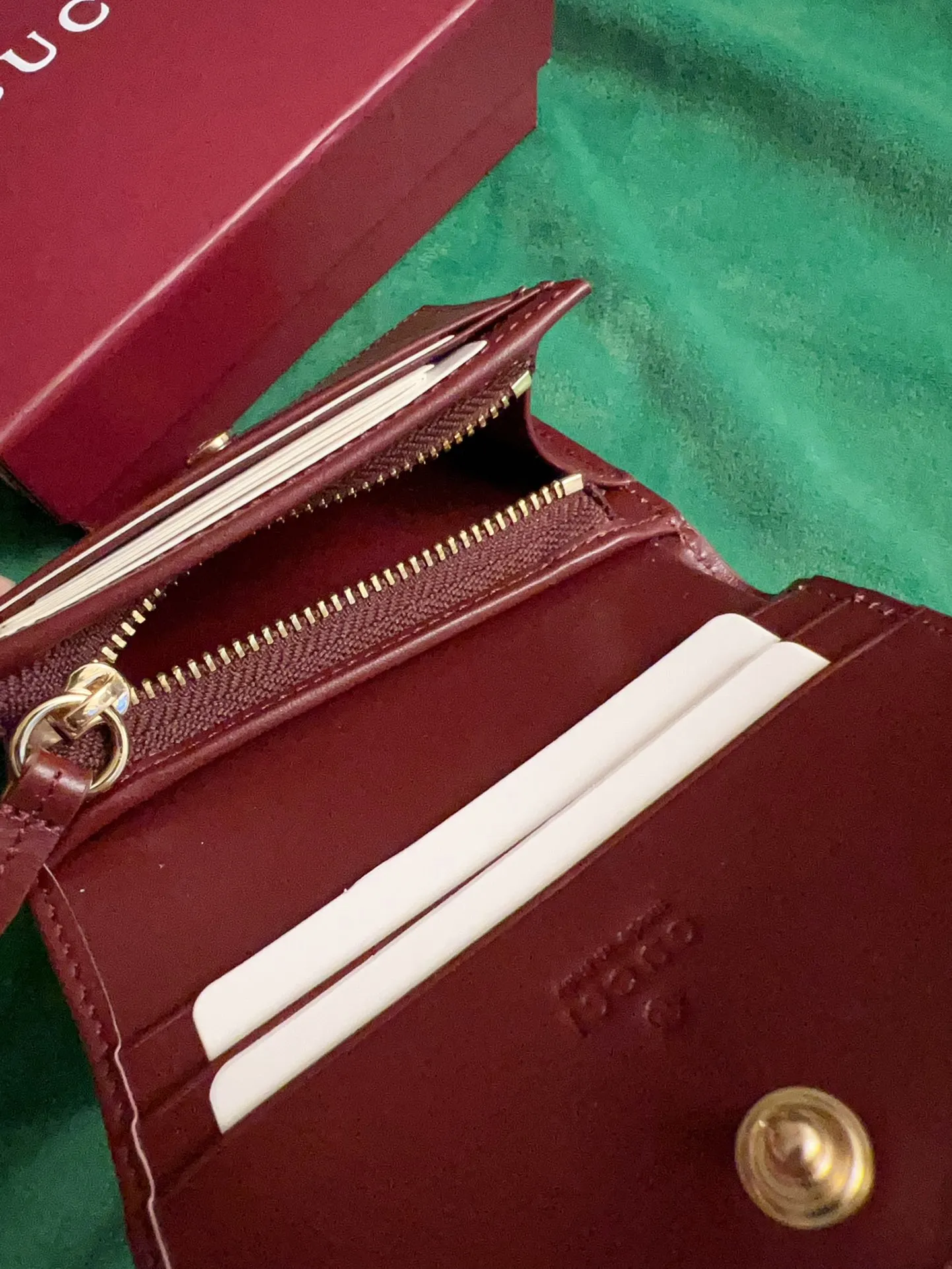 💰360 🇭🇺🇭🇺New products on official website! Exquisite small card holder~wallet🐹🐹PVC with burgundy calfskin, with cute and exquisite cartoon patterns on the leather! 🐹🐹Style number 818767, size: 11x8x3cm, 🐹🐹Little red cat, puppy, panda, owl, exquisite and cute! Original product!