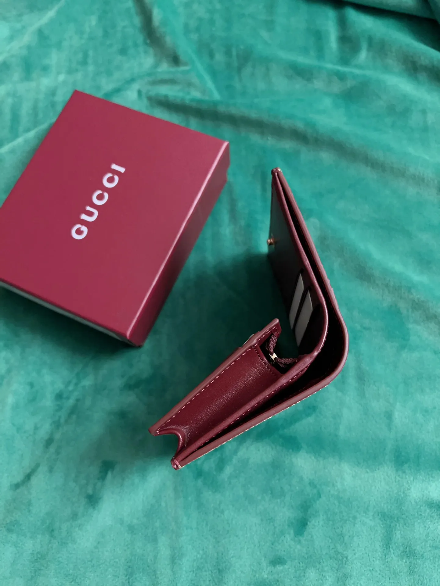 💰360 🇭🇺🇭🇺New products on official website! Exquisite small card holder~wallet🐹🐹PVC with burgundy calfskin, with cute and exquisite cartoon patterns on the leather! 🐹🐹Style number 818767, size: 11x8x3cm, 🐹🐹Little red cat, puppy, panda, owl, exquisite and cute! Original product!
