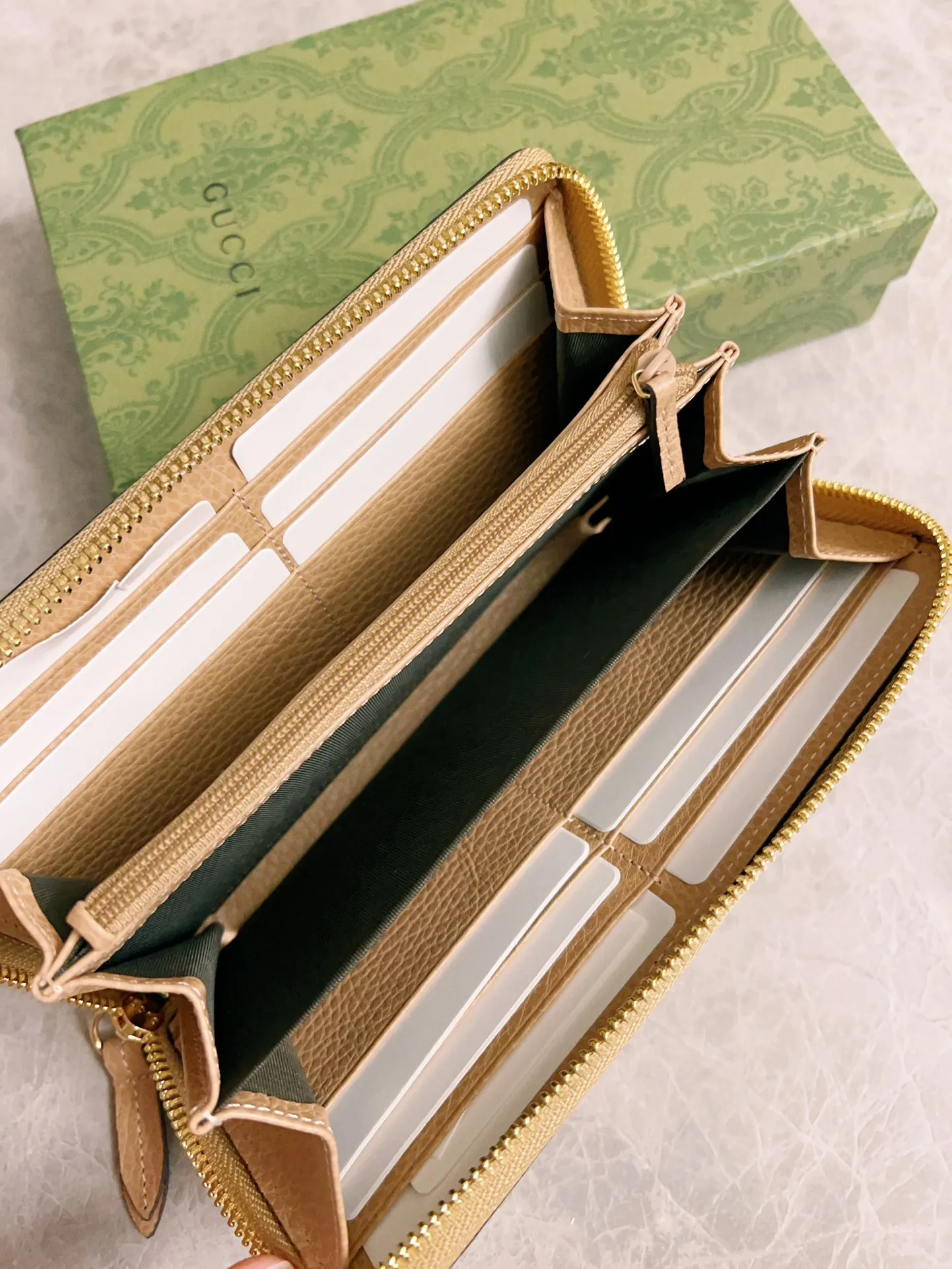 💰420 🇭🇺🇭🇺gucci new product! Using imported original leather and imported thread,‼ ️The new Ophidia series❣ Made of calfskin imported from Italy, equipped with classic double G hardware, a new style and contour support are now available. A structural shape in which the inner side is divided into intervals. 😘Made from top overseas hardware, 💍Model: 456117, Color: Khaki PVC, Size: W19xH10xD2.5cm