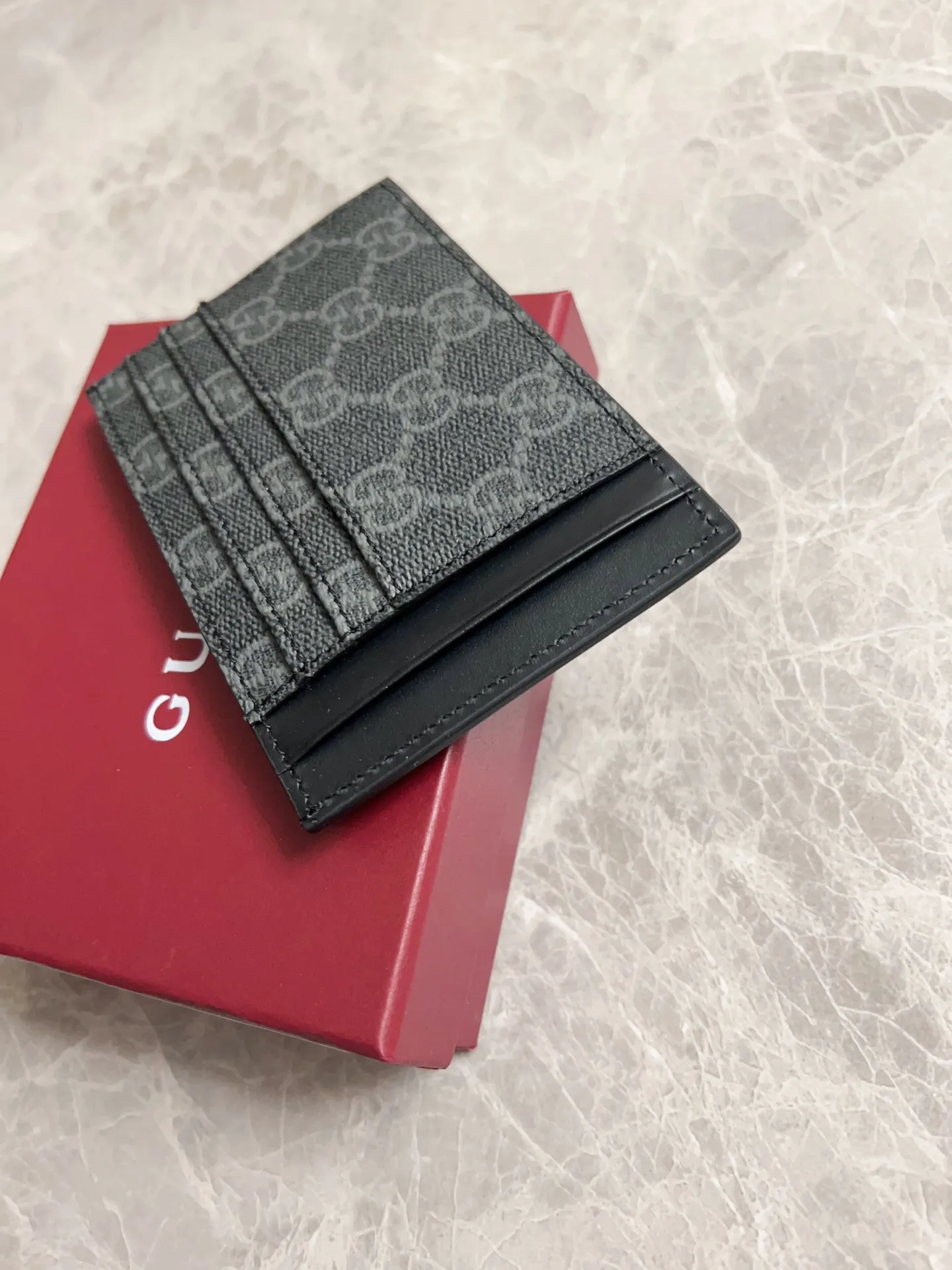 💰250 🇭🇺🇭🇺GG Emblem series reinterprets the classic double G pattern with creative design and innovative functions, 🍃🍃new granular PVC fabric with original factory calfskin, fashionable and versatile! 🍃🍃Brown, black Style number: 821208 Size: 12x8cm