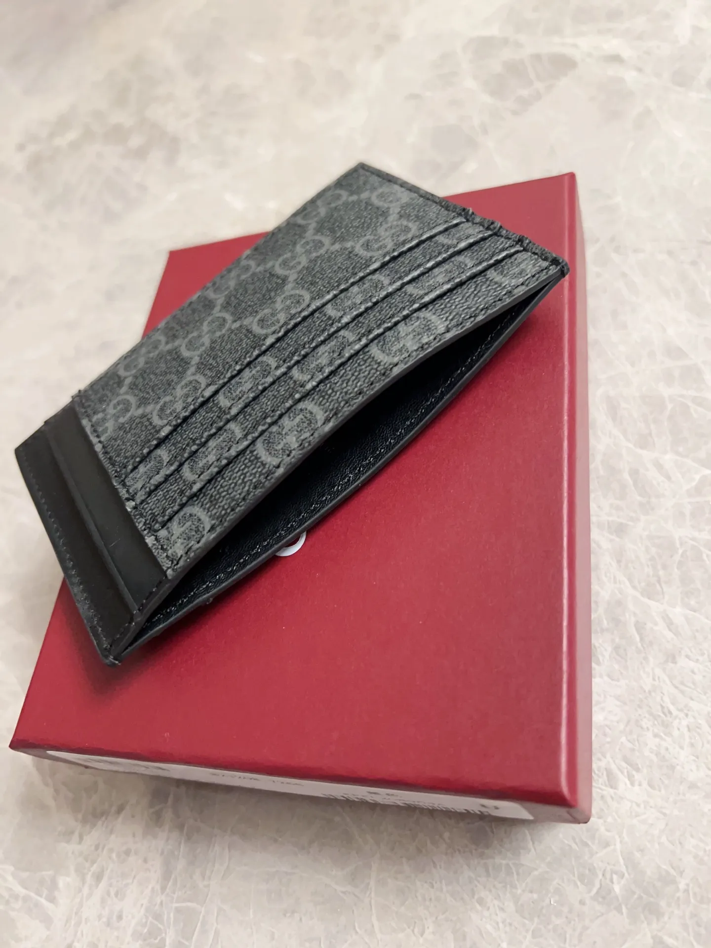 💰250 🇭🇺🇭🇺GG Emblem series reinterprets the classic double G pattern with creative design and innovative functions, 🍃🍃new granular PVC fabric with original factory calfskin, fashionable and versatile! 🍃🍃Brown, black Style number: 821208 Size: 12x8cm