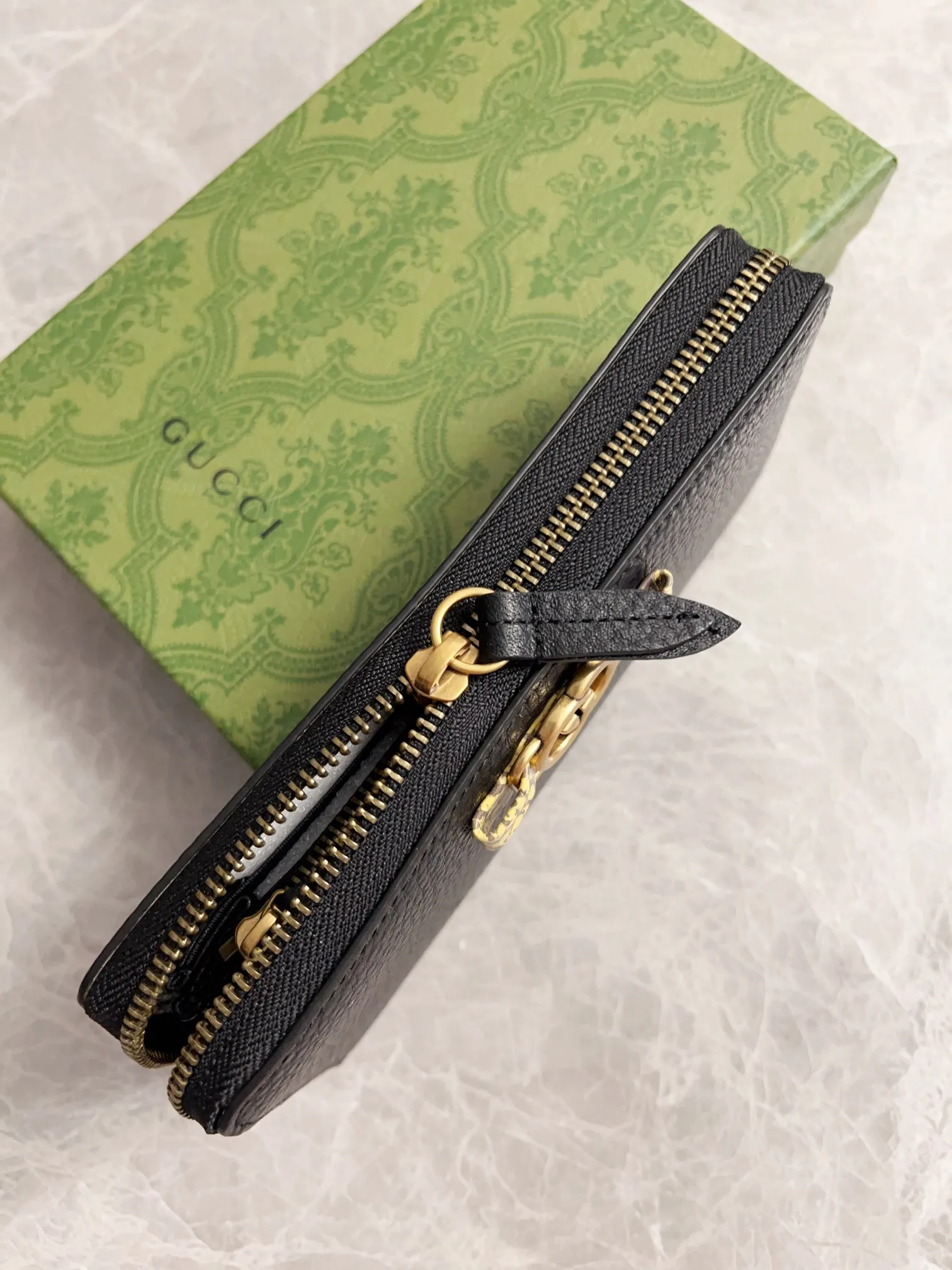 💰460🇮🇹🇮🇹Gucci’s latest ~ Interlocking Double G python leather bow wallet🍓🍓Made of original factory calfskin, 🍓🍓Butterfly on the front The knot is crafted with python leather piping and interlocking G detailing in an antique gold tone, 🍓🍓Iconic fashion piece🍓🍓Model: 750458, Size: 19x 10x3cm