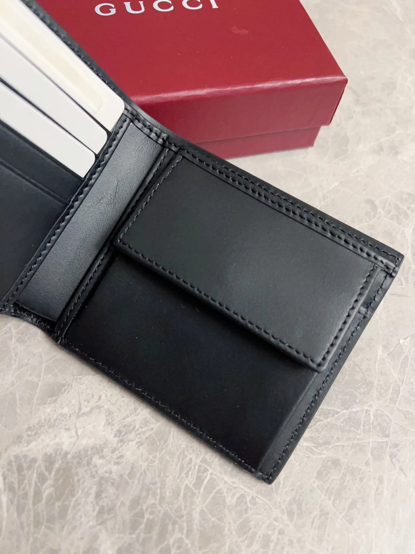 💰320🇭🇺🇭🇺GG Emblem series reinterprets the classic double G pattern with creative design and innovative functions. 🍃🍃New granular PVC fabric with original factory calfskin, fashionable and versatile! 🍃🍃Brown, black Style number: 821201 (card + coin bag) Size: 11x9cm