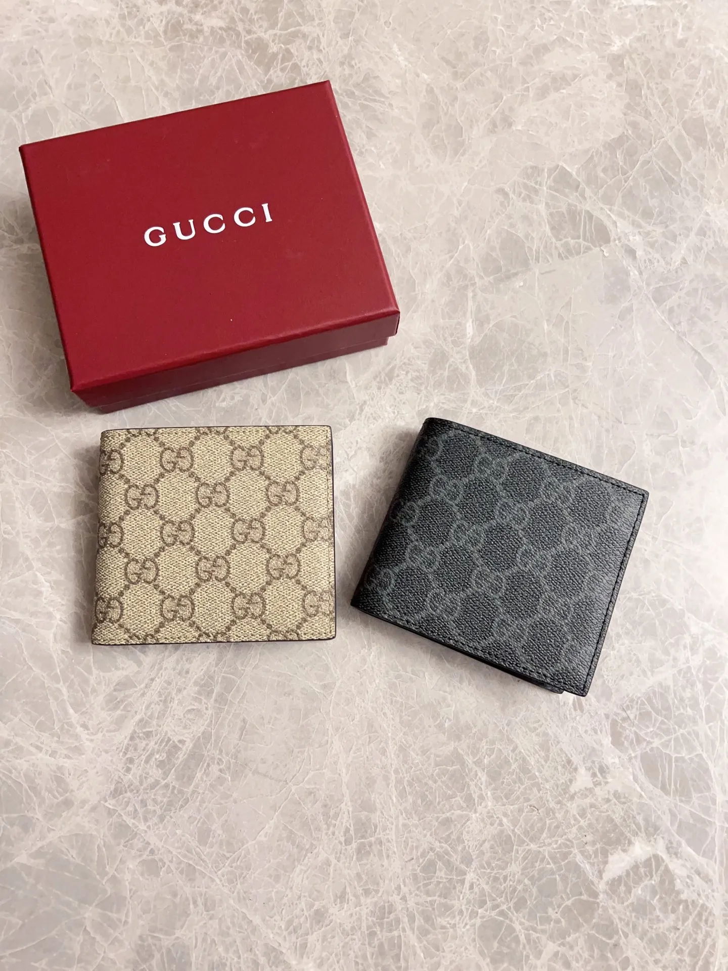 💰320🇭🇺🇭🇺GG Emblem series reinterprets the classic double G pattern with creative design and innovative functions. 🍃🍃New granular PVC fabric with original factory calfskin, fashionable and versatile! 🍃🍃Brown, black Style number: 821201 (card + coin bag) Size: 11x9cm