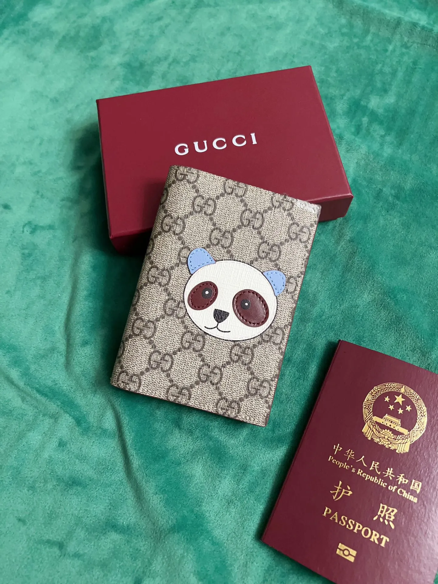 💰380🇭🇺🇭🇺New products on the official website! Exquisite passport holder🐹🐹PVC with burgundy calfskin, with cute and exquisite cartoon patterns on the leather! 🐹🐹Style number 810072, size: 14x10, 🐹🐹Little red cat, puppy, panda, owl, exquisite and cute! Original product!
