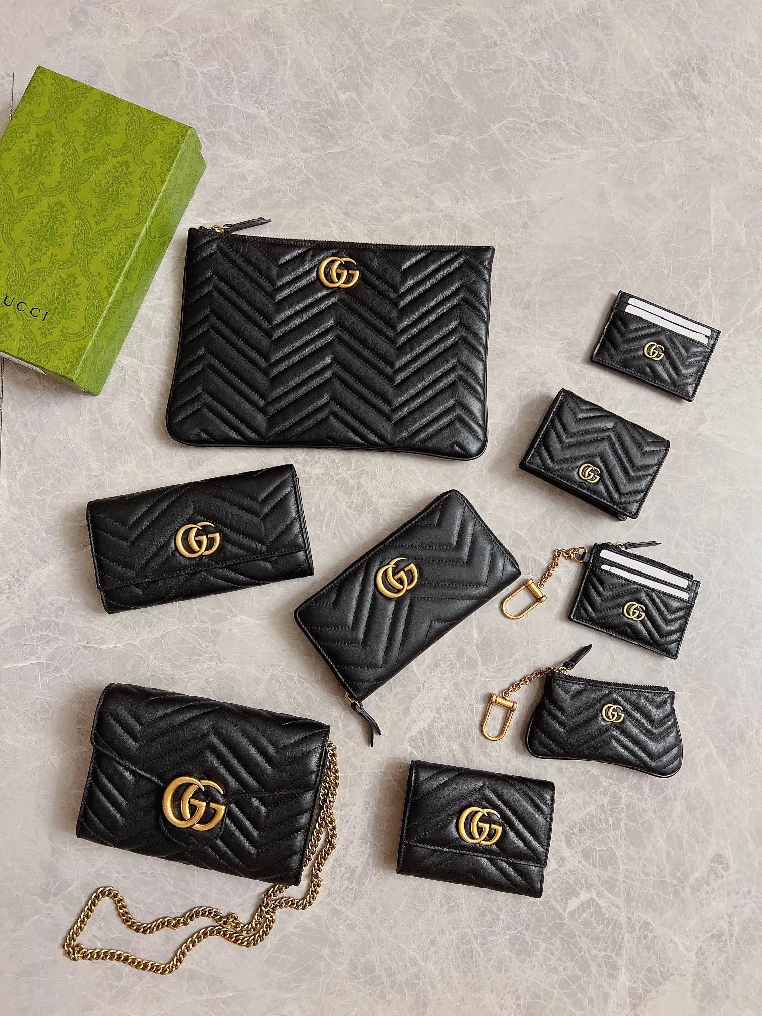 💰400 🇭🇺🇭🇺2017 official website synchronization~Double G bronze metal folding short clip has arrived! 👒👒Counter quality top quality cowhide embroidered wave pattern👒👒Privately ordered hardware and exquisite workmanship👒👒Unique design style zipper coin bag! 👒👒Model: 474802, color: black, bright red, nude pink, size: 12x9.5x2.5cm, fully open 19.5cm