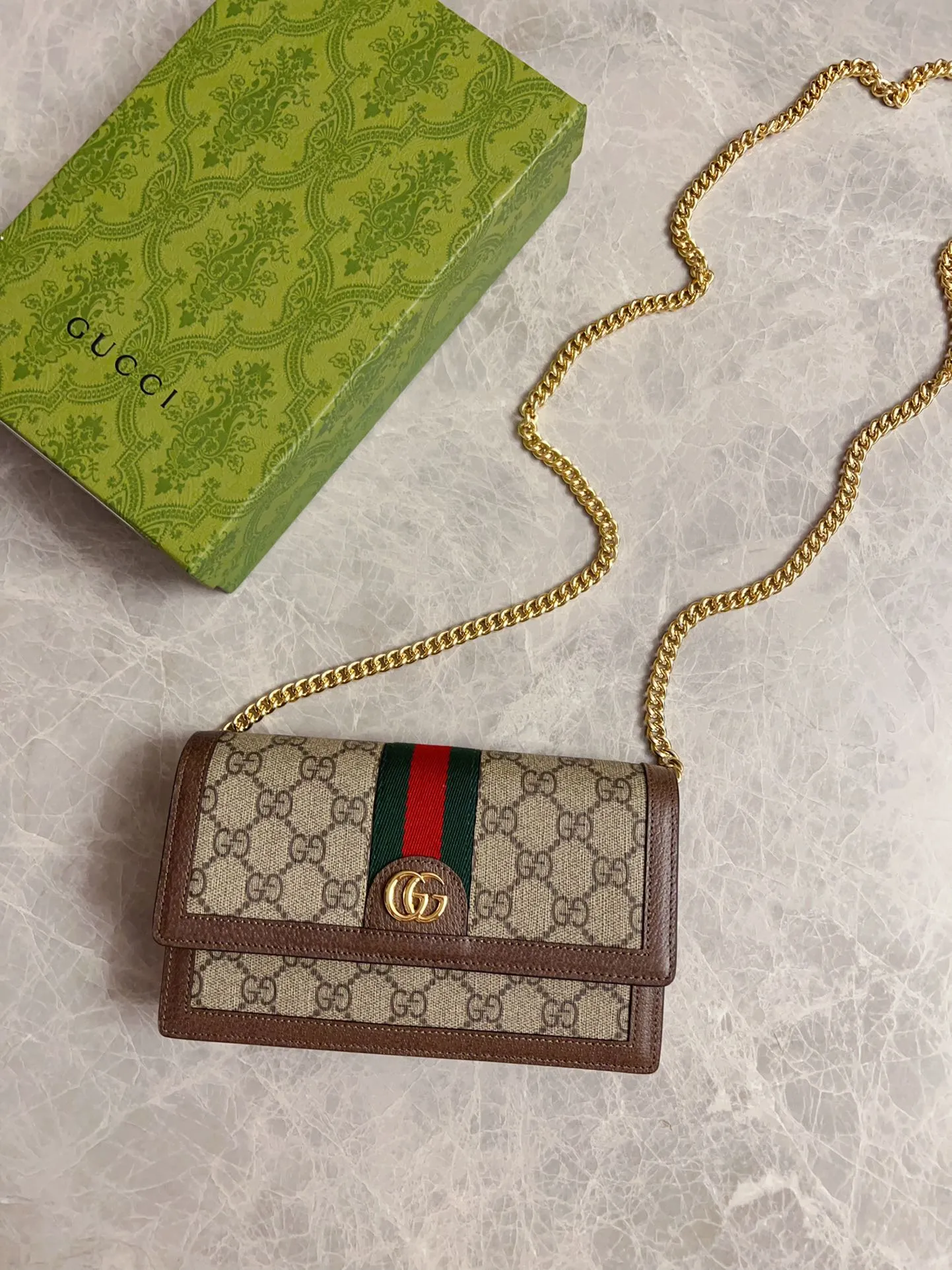 💰640🇭🇺🇭🇺 The new model is synchronized with the official website! Ophidia series ~ chain bag 🌿🌿 is made of GG Supreme high-grade PVC fabric 🌿🌿 with iconic double G hardware marks, classic red and green webbing, exquisite and practical interior 🌿🌿 fashionable and generous, lightweight and practical, 🌿🌿 model number: 476079, size: 20x12x4cm, color: coffee