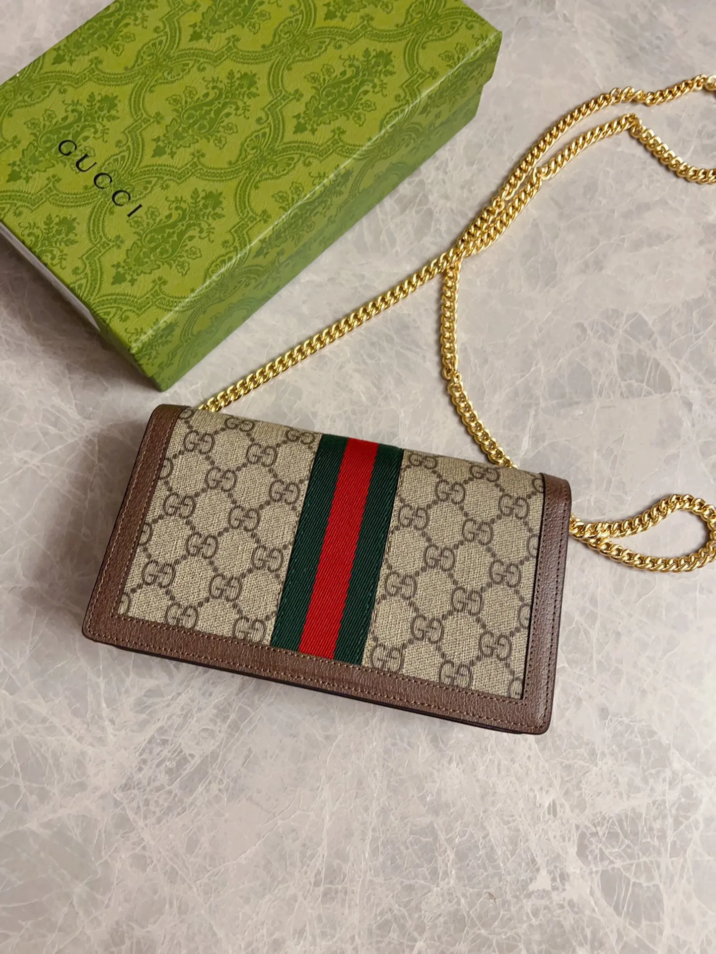 💰640🇭🇺🇭🇺 The new model is synchronized with the official website! Ophidia series ~ chain bag 🌿🌿 is made of GG Supreme high-grade PVC fabric 🌿🌿 with iconic double G hardware marks, classic red and green webbing, exquisite and practical interior 🌿🌿 fashionable and generous, lightweight and practical, 🌿🌿 model number: 476079, size: 20x12x4cm, color: coffee