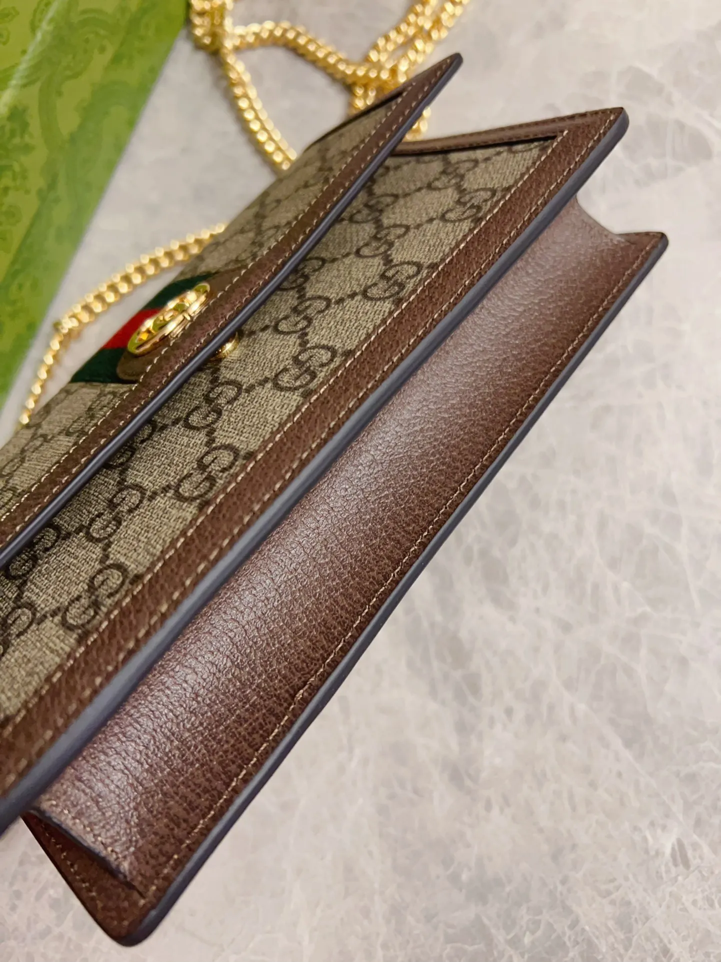 💰640🇭🇺🇭🇺 The new model is synchronized with the official website! Ophidia series ~ chain bag 🌿🌿 is made of GG Supreme high-grade PVC fabric 🌿🌿 with iconic double G hardware marks, classic red and green webbing, exquisite and practical interior 🌿🌿 fashionable and generous, lightweight and practical, 🌿🌿 model number: 476079, size: 20x12x4cm, color: coffee