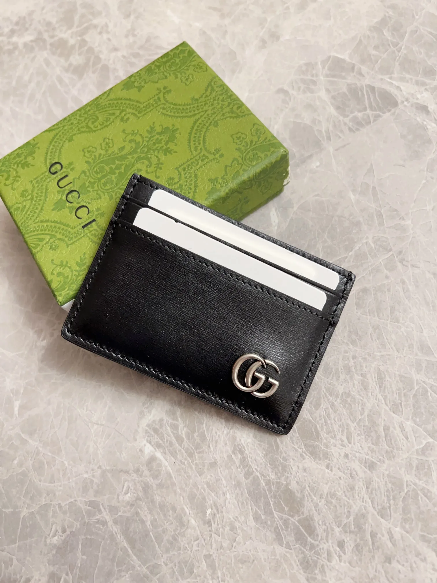 💰220🇭🇺🇭🇺The latest version of the GG marmont card holder at the counter🧃🧃Model: 657588, Color: Gram, antique silver double G logo🧃🧃Imported original toothpick pattern leather, perfect to the extreme,🧃🧃Exclusive real-life photos 🧃🧃Size: 11x7cm