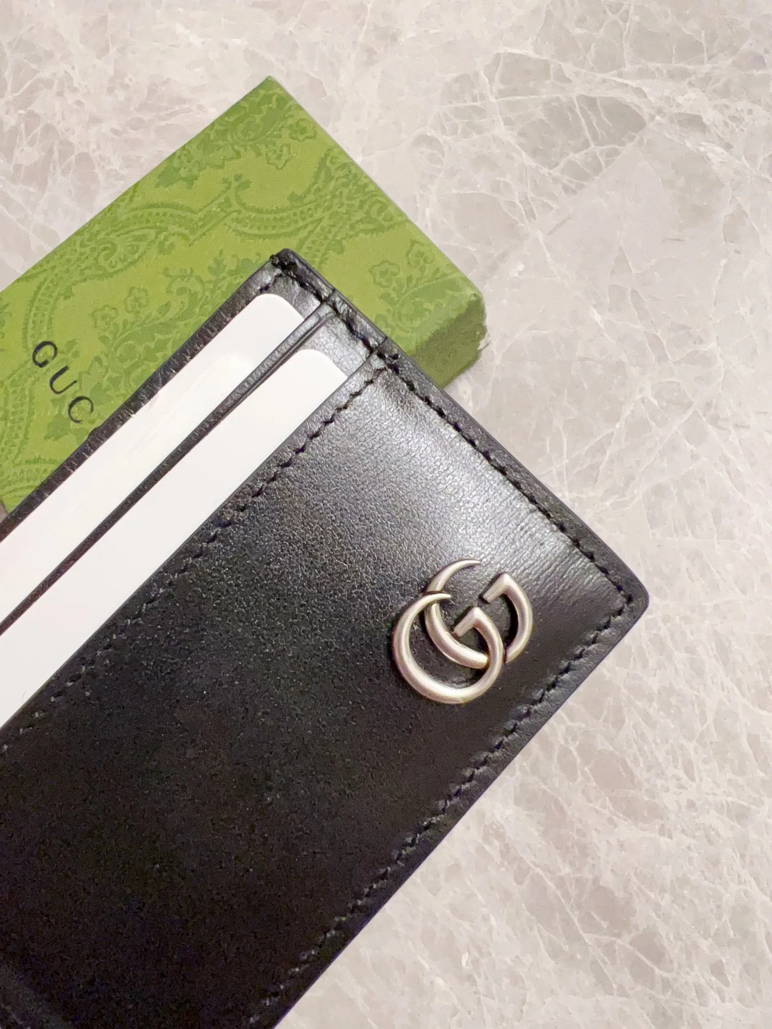 💰220🇭🇺🇭🇺The latest version of the GG marmont card holder at the counter🧃🧃Model: 657588, Color: Gram, antique silver double G logo🧃🧃Imported original toothpick pattern leather, perfect to the extreme,🧃🧃Exclusive real-life photos 🧃🧃Size: 11x7cm