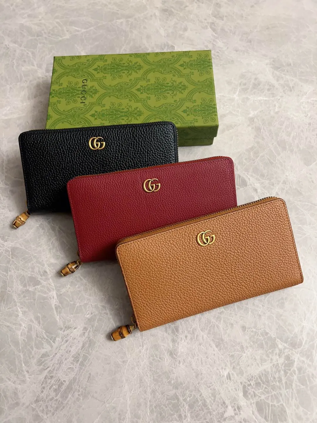 739499 739498 Black/burgundy/brown/original leather.