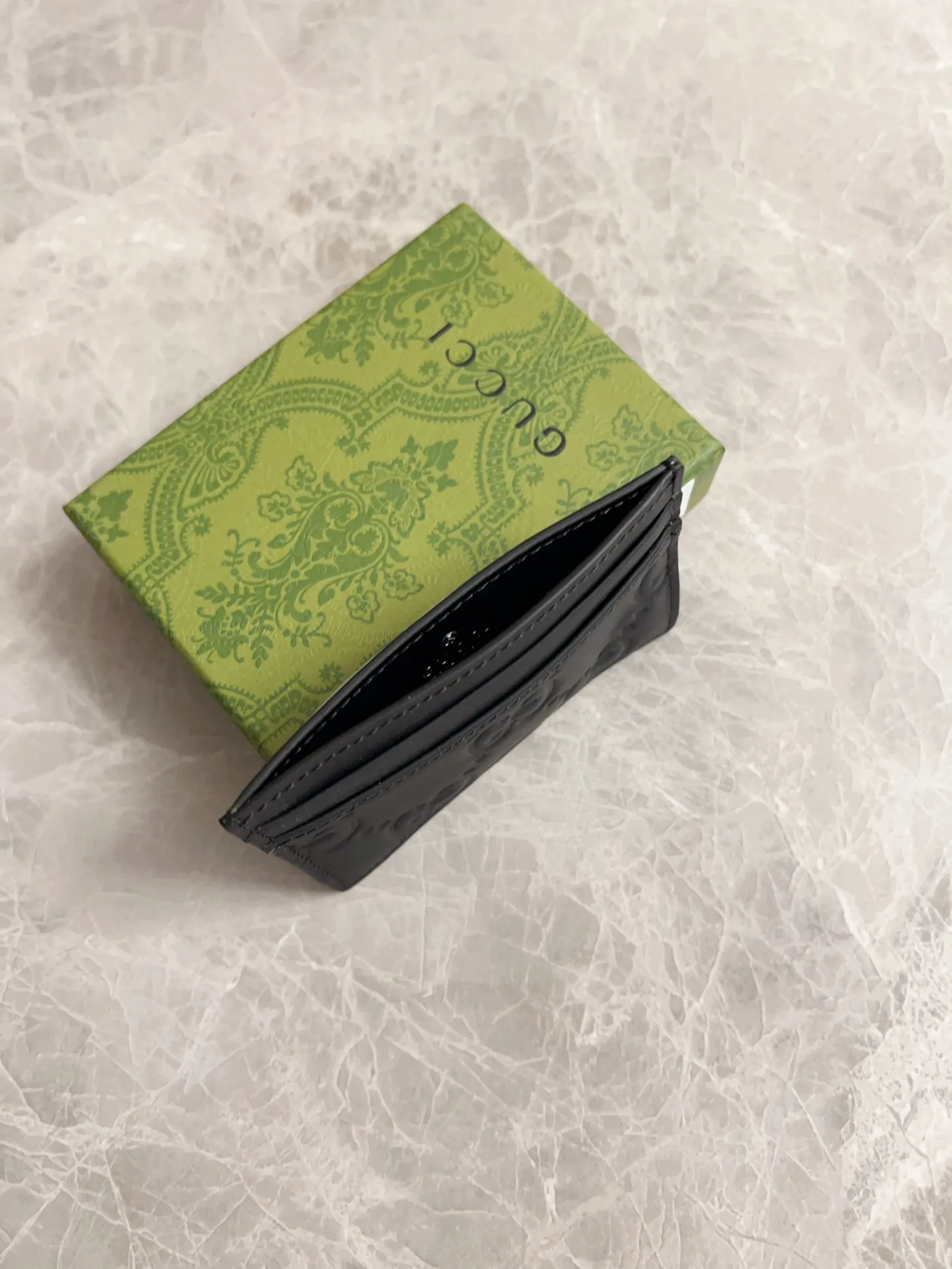 💰220🇭🇺🇭🇺gucci has launched a series of new men's models with original black rubber effect🎋🎋Model number: 771315, size: 11x6.8cm🎋🎋Counter quality, top original goods, real photos🎋🎋