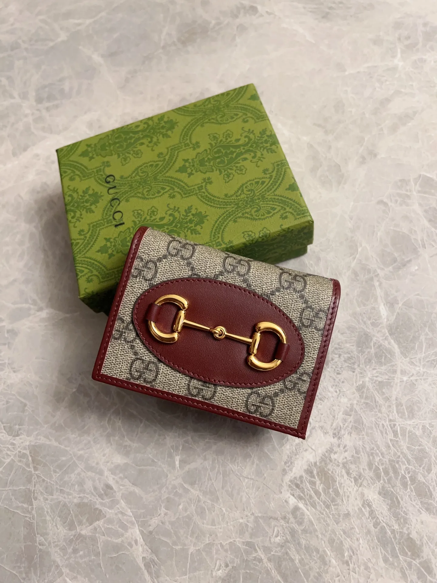💰360 🇭🇺🇭🇺🐡🐡Newly launched Gucci made of GG Supreme high-end artificial canvas and cowhide material 🐡🐡1955 Horsebit Card Holder This series adopts the same double-ring and long strip design as the handbag 🐡🐡This detail is inspired by the brand’s equestrian origins 🐡🐡It is one of Gucci’s classic heritage🐡🐡It is also one of the brand’s most representative symbolic elements🐡🐡Model: 621887, size: width 11x height 8.5x side width 3cm
