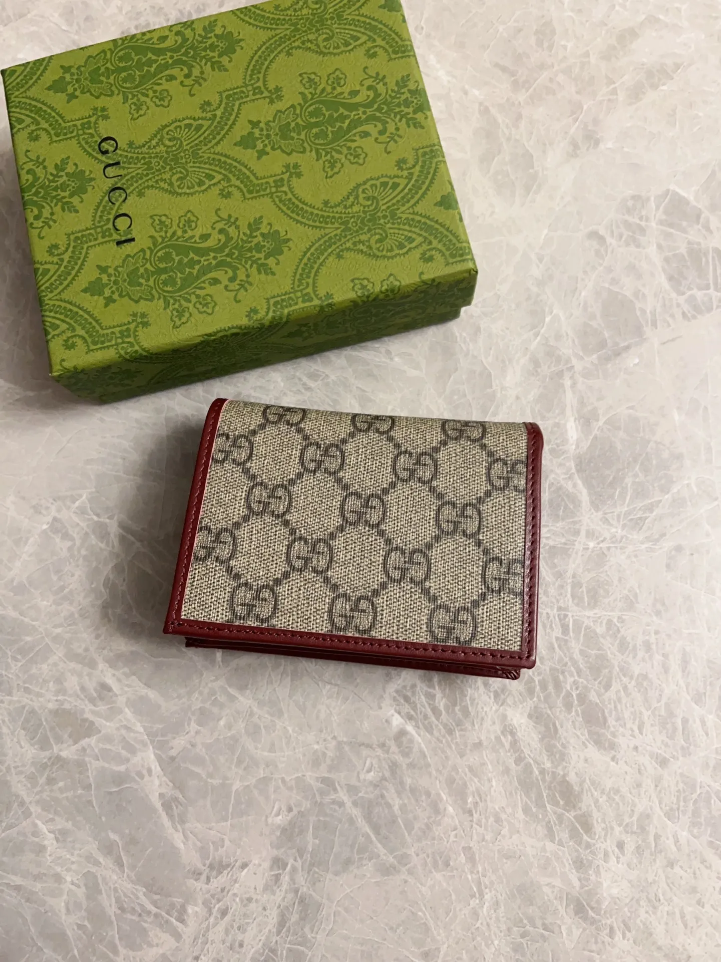 💰360 🇭🇺🇭🇺🐡🐡Newly launched Gucci made of GG Supreme high-end artificial canvas and cowhide material 🐡🐡1955 Horsebit Card Holder This series adopts the same double-ring and long strip design as the handbag 🐡🐡This detail is inspired by the brand’s equestrian origins 🐡🐡It is one of Gucci’s classic heritage🐡🐡It is also one of the brand’s most representative symbolic elements🐡🐡Model: 621887, size: width 11x height 8.5x side width 3cm