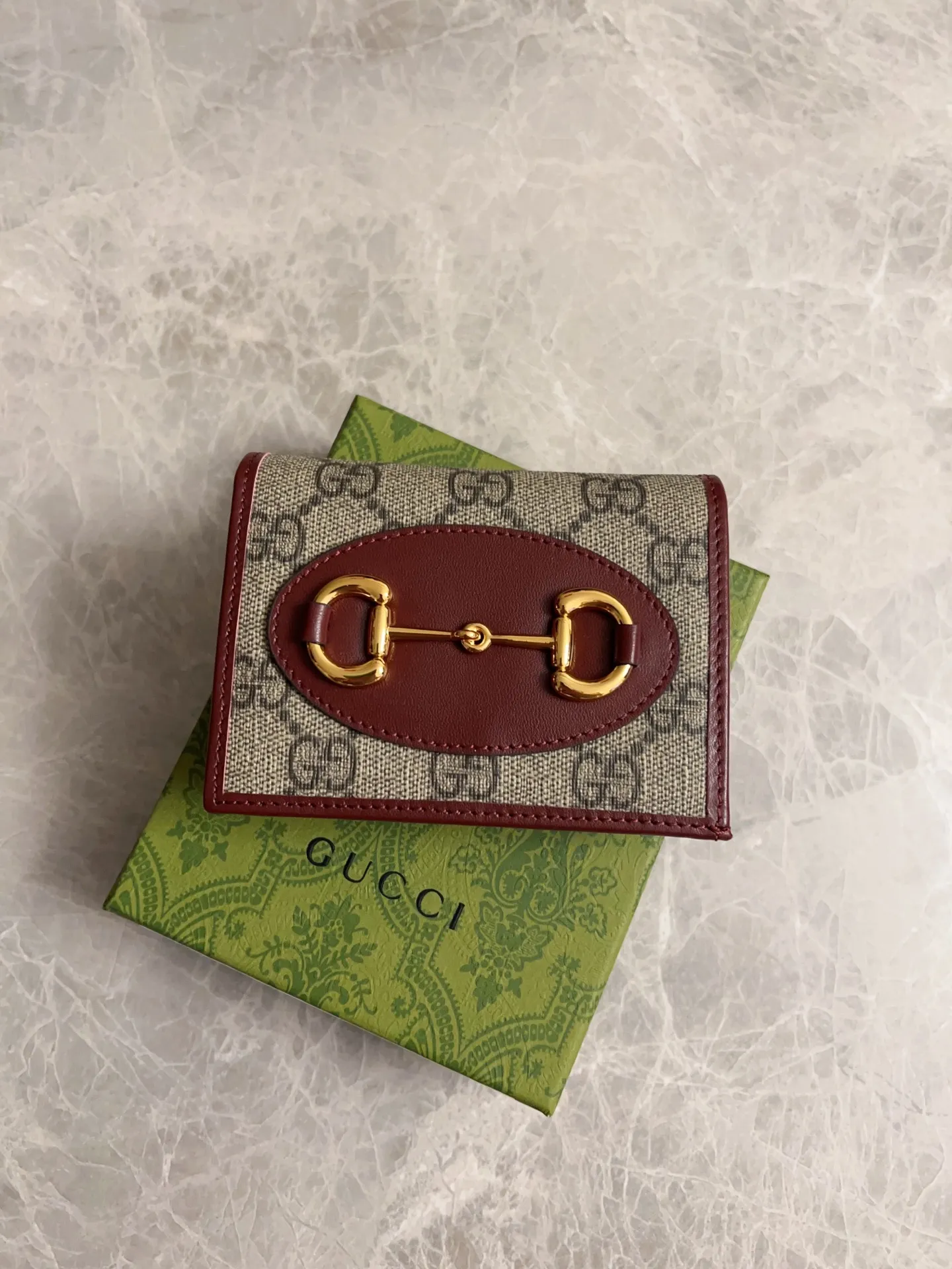 💰360 🇭🇺🇭🇺🐡🐡Newly launched Gucci made of GG Supreme high-end artificial canvas and cowhide material 🐡🐡1955 Horsebit Card Holder This series adopts the same double-ring and long strip design as the handbag 🐡🐡This detail is inspired by the brand’s equestrian origins 🐡🐡It is one of Gucci’s classic heritage🐡🐡It is also one of the brand’s most representative symbolic elements🐡🐡Model: 621887, size: width 11x height 8.5x side width 3cm