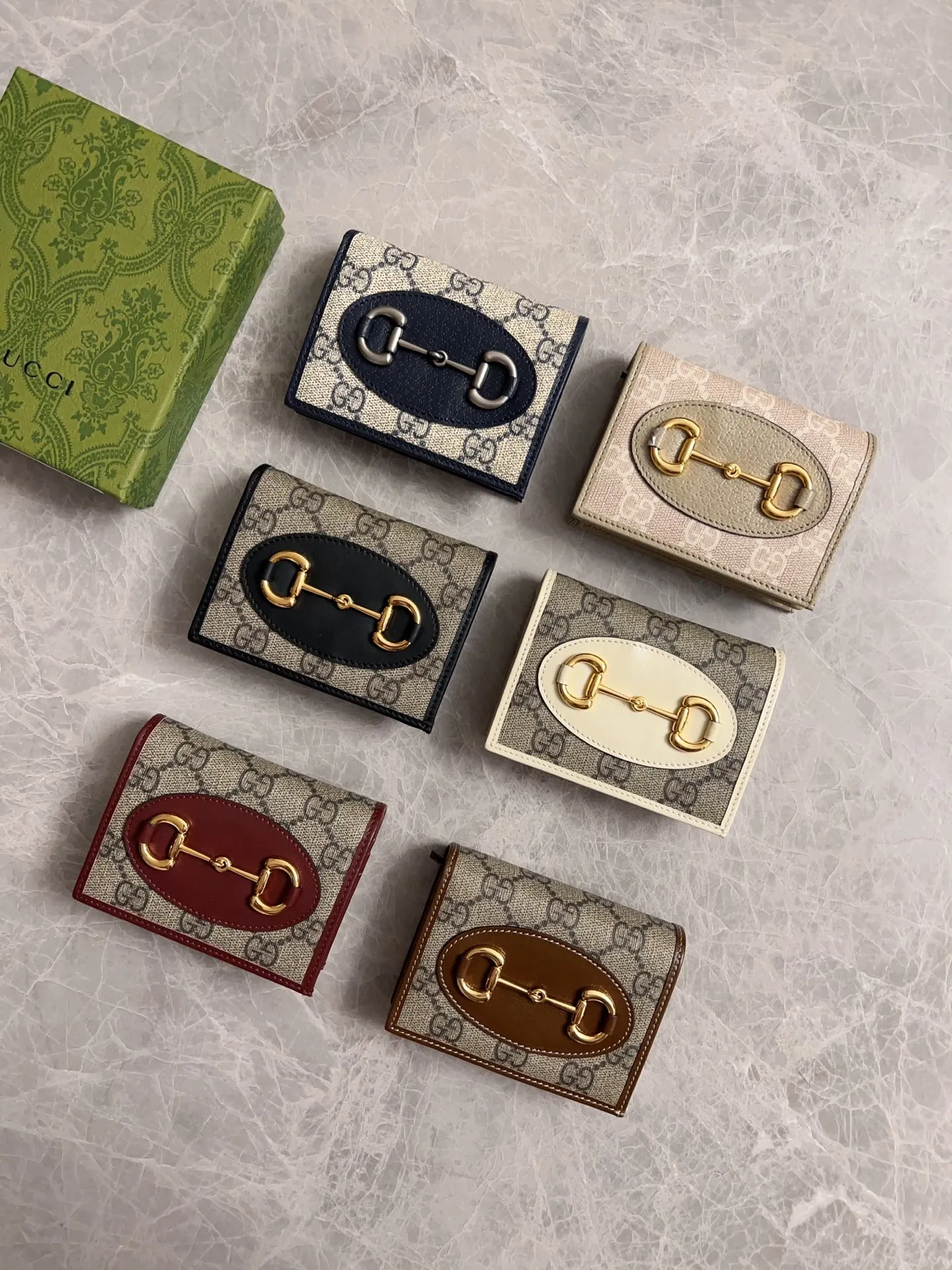 💰360 🇭🇺🇭🇺🐡🐡Newly launched Gucci made of GG Supreme high-end artificial canvas and cowhide material 🐡🐡1955 Horsebit Card Holder This series adopts the same double-ring and long strip design as the handbag 🐡🐡This detail is inspired by the brand’s equestrian origins 🐡🐡It is one of Gucci’s classic heritage🐡🐡It is also one of the brand’s most representative symbolic elements🐡🐡Model: 621887, size: width 11x height 8.5x side width 3cm