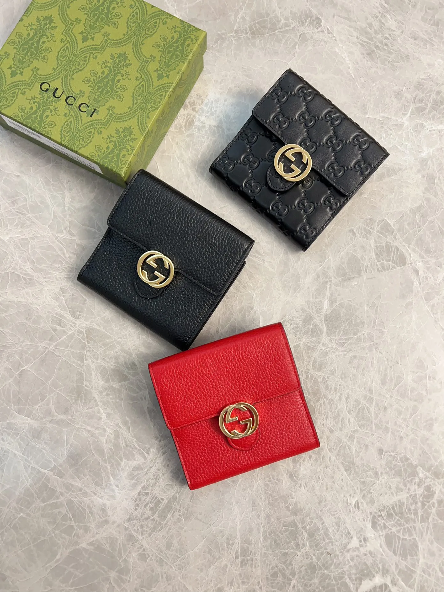 💰440 🇭🇺🇭🇺The latest model original Ferrari leather ~ pressed large G🌷🌷original double G hardware 🌷🌷exquisite oil edges! Model: 615525 Size: 12x11x3cm 🌷🌷Color: bright red