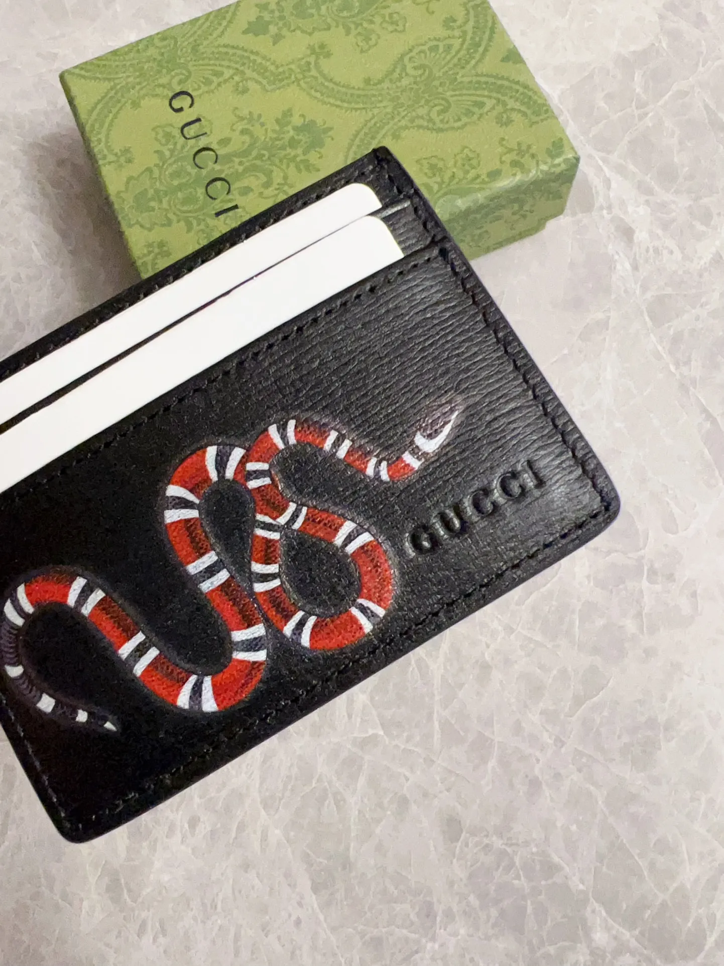 💰210🇭🇺🇭🇺 New men’s small card holder! 🐍🐍Synchronized with the counter, high-quality cowhide fabric🐍🐍tear-printed with the latest Striped Snake logo🐍🐍Fine oil edge workmanship, simple and elegant, fashionable and domineering,🐍🐍Model: 451277, size: 10x7cm, color: toothpick pattern ~ black "Striped Snake"