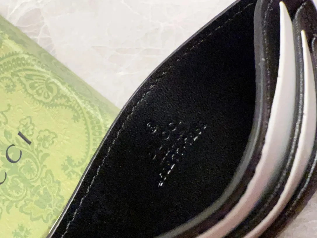 💰210🇭🇺🇭🇺 New men’s small card holder! 🐍🐍Synchronized with the counter, high-quality cowhide fabric🐍🐍tear-printed with the latest Striped Snake logo🐍🐍Fine oil edge workmanship, simple and elegant, fashionable and domineering,🐍🐍Model: 451277, size: 10x7cm, color: toothpick pattern ~ black "Striped Snake"