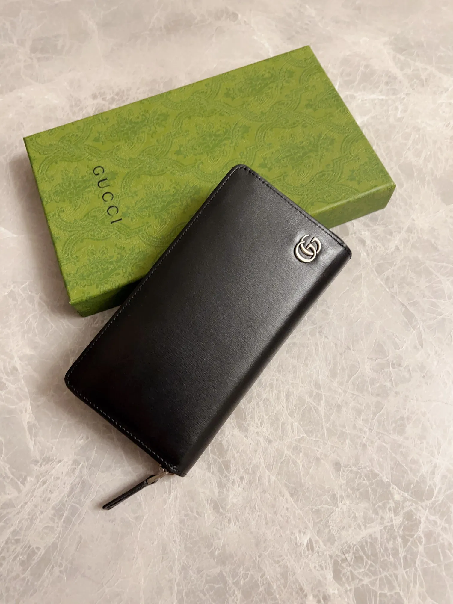 💰400🇭🇺🇭🇺The latest version of the GG marmont full zipper wallet at the counter🗽🗽Model: 428736, color: Gram, ancient silver double G logo🗽🗽Imported original toothpick pattern cowhide, perfect to the extreme,🗽🗽exclusive real-life photos 🗽🗽Size: 19x10x2.5cm