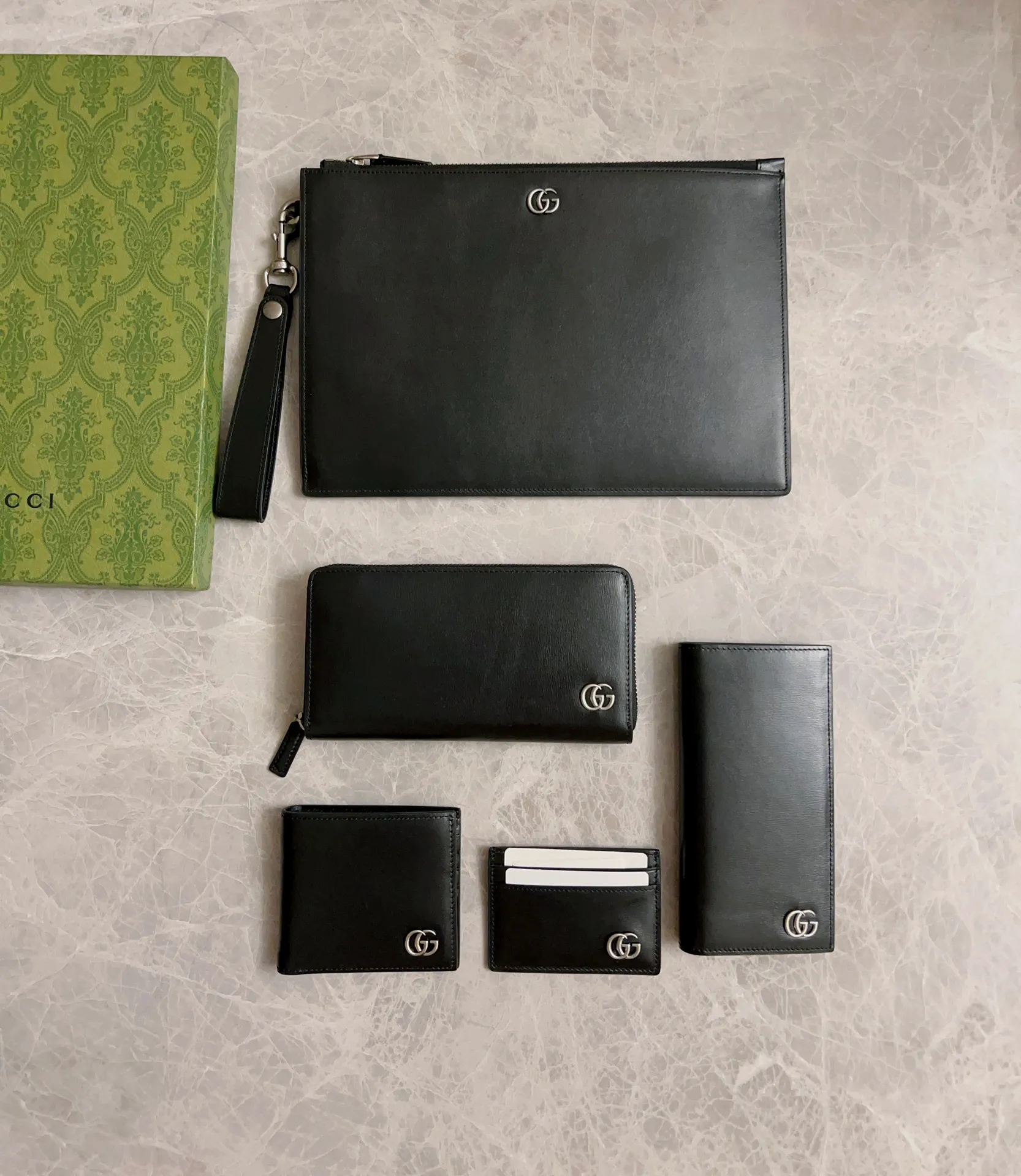 💰400🇭🇺🇭🇺The latest version of the GG marmont full zipper wallet at the counter🗽🗽Model: 428736, color: Gram, ancient silver double G logo🗽🗽Imported original toothpick pattern cowhide, perfect to the extreme,🗽🗽exclusive real-life photos 🗽🗽Size: 19x10x2.5cm