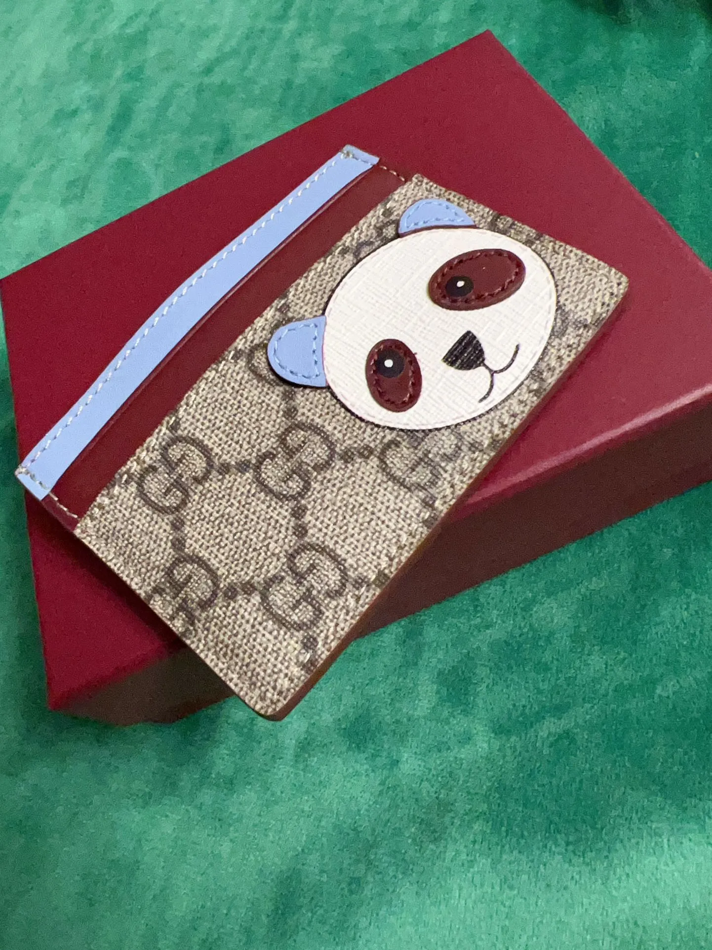 💰260 🇭🇺🇭🇺New product on official website! Exquisite small card holder PVC with burgundy calfskin, 🤡🤡cut and printed with cute and exquisite cartoon patterns! 🤡🤡Style number 818769, size: 11x7cm, 🤡🤡little red cat, puppy, panda, owl, exquisite and cute! Original product!