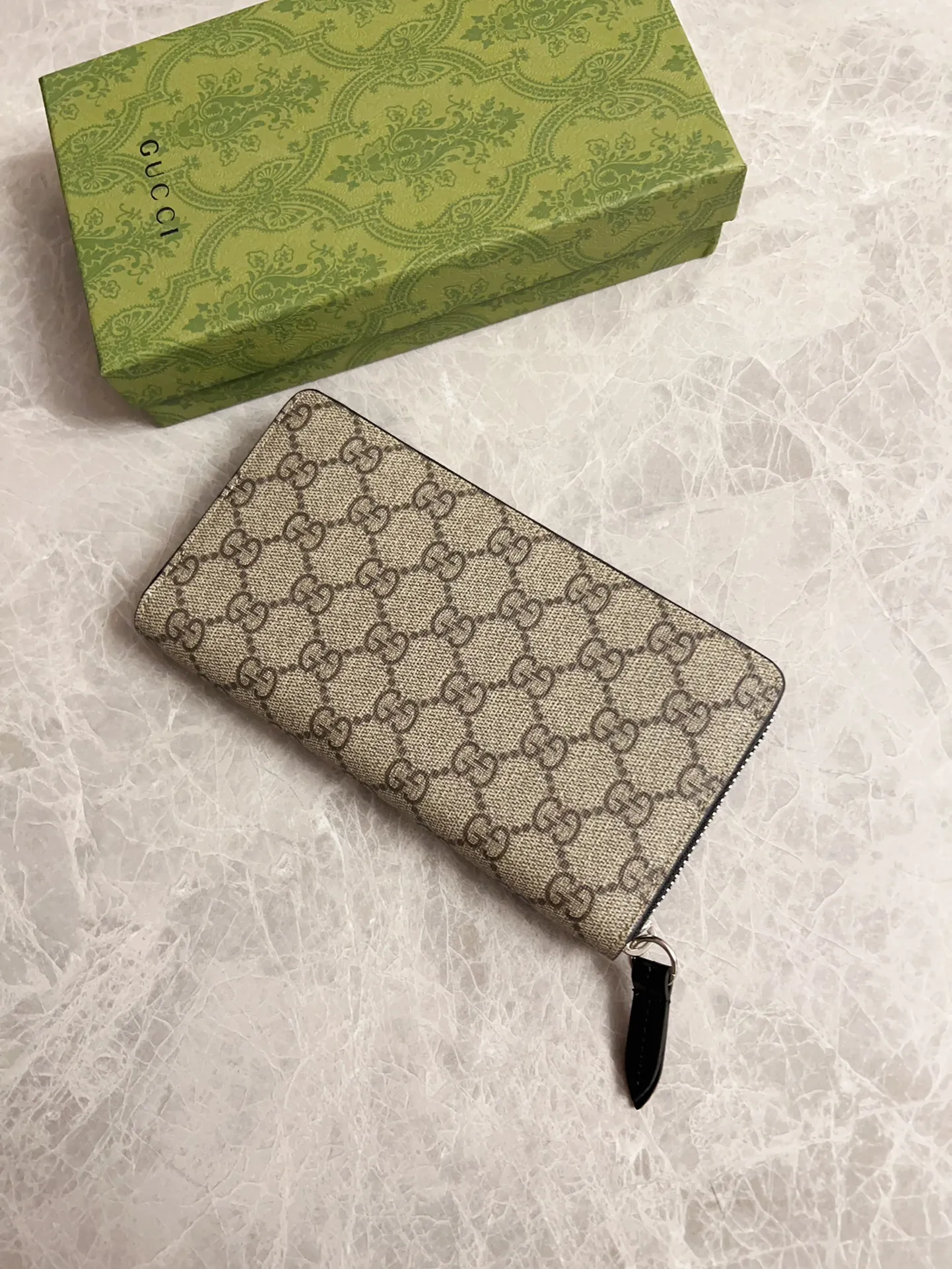 💰380 🇭🇺🇭🇺 New men’s wallet! 🐯🐯Synchronized with the counter, original shaved leather with high-quality PVC fabric🐯🐯Tear-printed latest tiger head logo🐯🐯Cotton cloth bronze gold pull money, oiled edges and fine workmanship, simple and elegant, fashionable and domineering,🐯🐯Model: 451273, size: 19x10x2.5cm, color: brown PVC-black "Tiger Head"