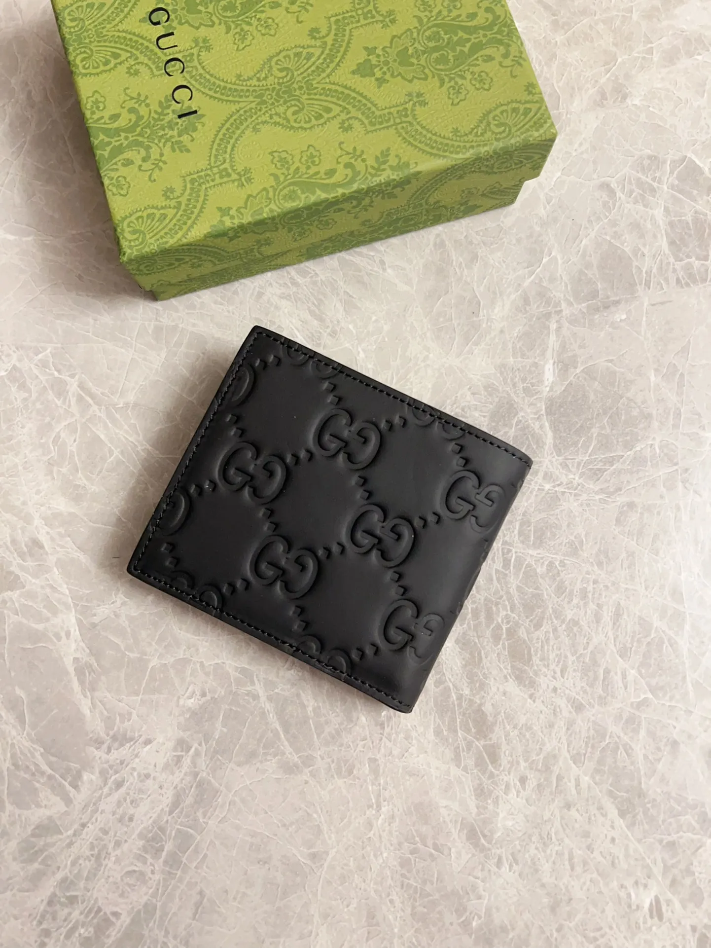 💰320 🇭🇺🇭🇺gucci’s new men’s series of original black rubber effect styles are now available🎋🎋Model number: 771311, size: 11x9cm🎋🎋Counter quality, top-notch original goods, real photos🎋🎋