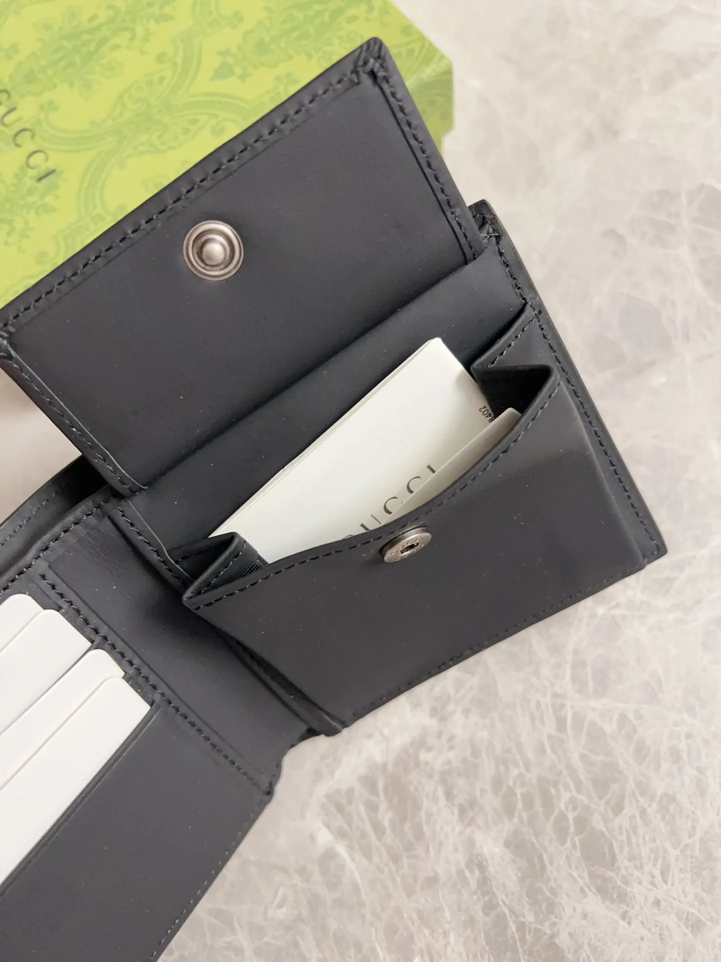 💰320 🇭🇺🇭🇺gucci’s new men’s series of original black rubber effect styles are now available🎋🎋Model number: 771311, size: 11x9cm🎋🎋Counter quality, top-notch original goods, real photos🎋🎋