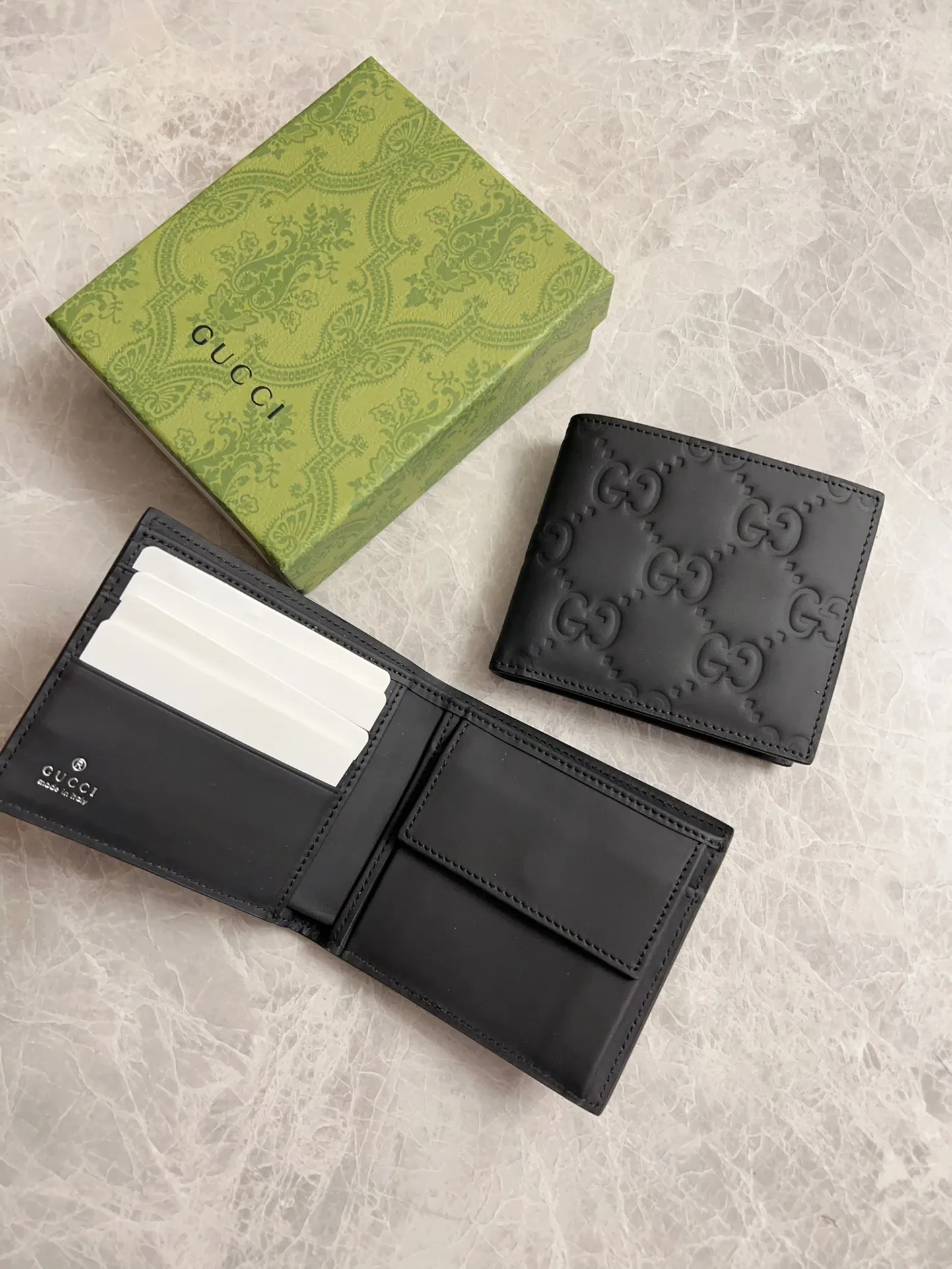 💰320 🇭🇺🇭🇺gucci’s new men’s series of original black rubber effect styles are now available🎋🎋Model number: 771311, size: 11x9cm🎋🎋Counter quality, top-notch original goods, real photos🎋🎋