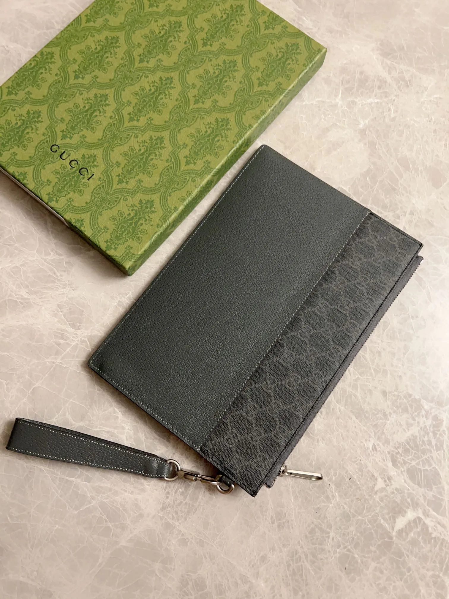 💰580 🇭🇺🇭🇺Gucci’s latest ~ Men’s handbag 🧬🧬 embellished with hollow interlocking Double G details, cleverly matched with GG Supreme canvas, 🧬🧬Create an accessory with both modern style and classic style🧬🧬Iconic interlocking Double G logo. This logo comes from the brand founder Guccio Mr. Gucci's initials are constantly being reinterpreted in various forms and styles🧬🧬Model: 723320, size: 30.5x 21x 1.5cm