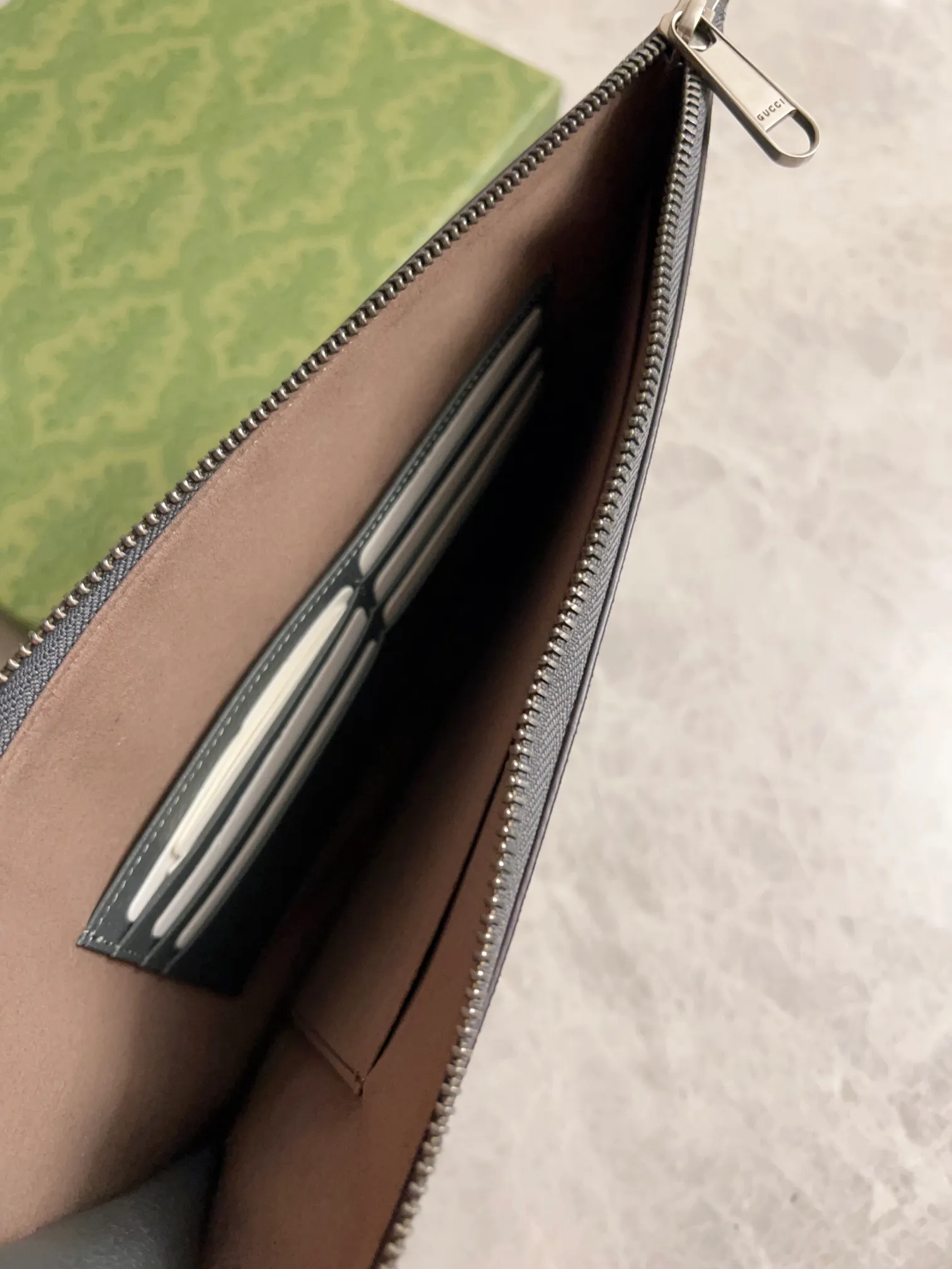 💰580 🇭🇺🇭🇺Gucci’s latest ~ Men’s handbag 🧬🧬 embellished with hollow interlocking Double G details, cleverly matched with GG Supreme canvas, 🧬🧬Create an accessory with both modern style and classic style🧬🧬Iconic interlocking Double G logo. This logo comes from the brand founder Guccio Mr. Gucci's initials are constantly being reinterpreted in various forms and styles🧬🧬Model: 723320, size: 30.5x 21x 1.5cm
