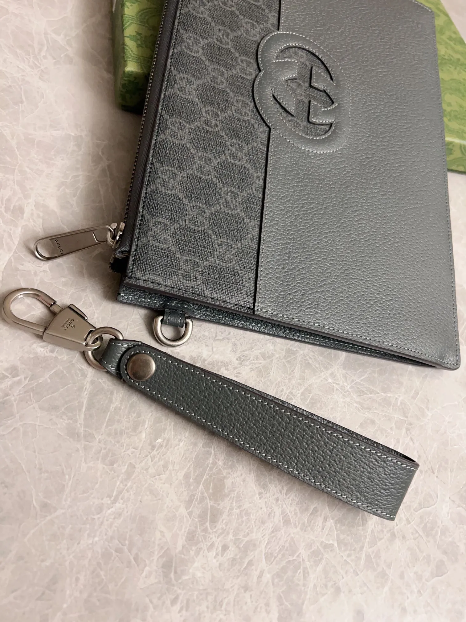 💰580 🇭🇺🇭🇺Gucci’s latest ~ Men’s handbag 🧬🧬 embellished with hollow interlocking Double G details, cleverly matched with GG Supreme canvas, 🧬🧬Create an accessory with both modern style and classic style🧬🧬Iconic interlocking Double G logo. This logo comes from the brand founder Guccio Mr. Gucci's initials are constantly being reinterpreted in various forms and styles🧬🧬Model: 723320, size: 30.5x 21x 1.5cm