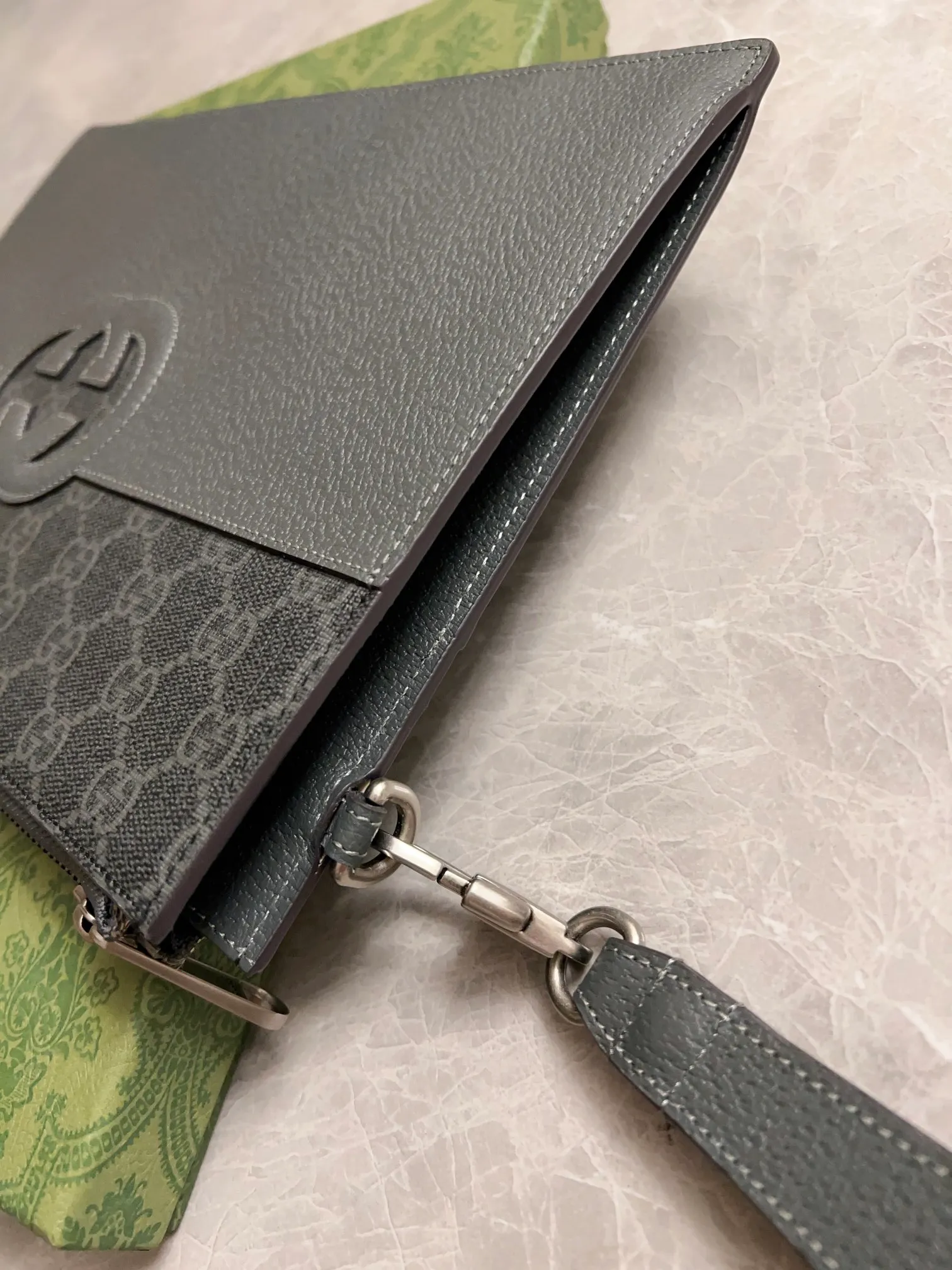 💰580 🇭🇺🇭🇺Gucci’s latest ~ Men’s handbag 🧬🧬 embellished with hollow interlocking Double G details, cleverly matched with GG Supreme canvas, 🧬🧬Create an accessory with both modern style and classic style🧬🧬Iconic interlocking Double G logo. This logo comes from the brand founder Guccio Mr. Gucci's initials are constantly being reinterpreted in various forms and styles🧬🧬Model: 723320, size: 30.5x 21x 1.5cm