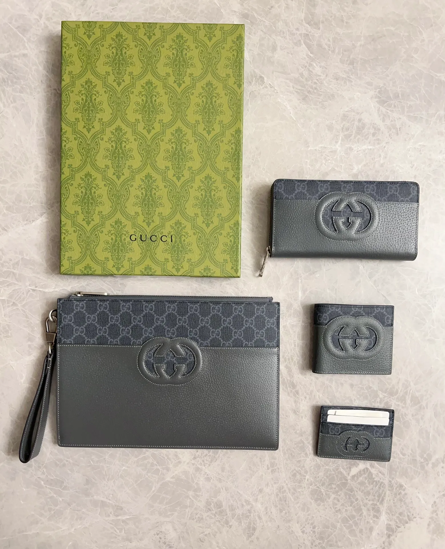 💰580 🇭🇺🇭🇺Gucci’s latest ~ Men’s handbag 🧬🧬 embellished with hollow interlocking Double G details, cleverly matched with GG Supreme canvas, 🧬🧬Create an accessory with both modern style and classic style🧬🧬Iconic interlocking Double G logo. This logo comes from the brand founder Guccio Mr. Gucci's initials are constantly being reinterpreted in various forms and styles🧬🧬Model: 723320, size: 30.5x 21x 1.5cm