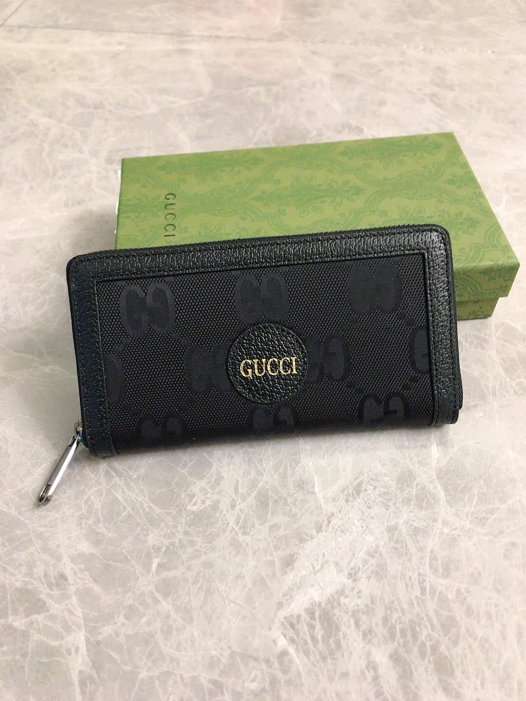 💰440 🇭🇺🇭🇺Official website sync new style‼ ️The 2020 early autumn Gucci Off The Grid series is the first series of Gucci Circular Lines. 🧵The design of this product line makes full use of a variety of recyclable and sustainably sourced organic bio-based materials 🧵Regenerated nylon is made of recyclable sewing threads and accessories 🧵Relying on a bright opaque background to highlight the brand's unique GG pattern element! 🧵Black leather piping, brass alloy metal accessories, decorated with Gucci brand genuine cowhide logo! 🧵Model: 625576, size: 19x10x2.5cm