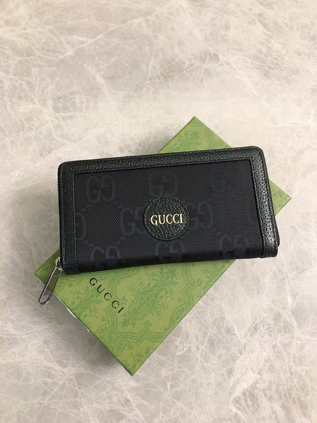 💰440 🇭🇺🇭🇺Official website sync new style‼ ️The 2020 early autumn Gucci Off The Grid series is the first series of Gucci Circular Lines. 🧵The design of this product line makes full use of a variety of recyclable and sustainably sourced organic bio-based materials 🧵Regenerated nylon is made of recyclable sewing threads and accessories 🧵Relying on a bright opaque background to highlight the brand's unique GG pattern element! 🧵Black leather piping, brass alloy metal accessories, decorated with Gucci brand genuine cowhide logo! 🧵Model: 625576, size: 19x10x2.5cm