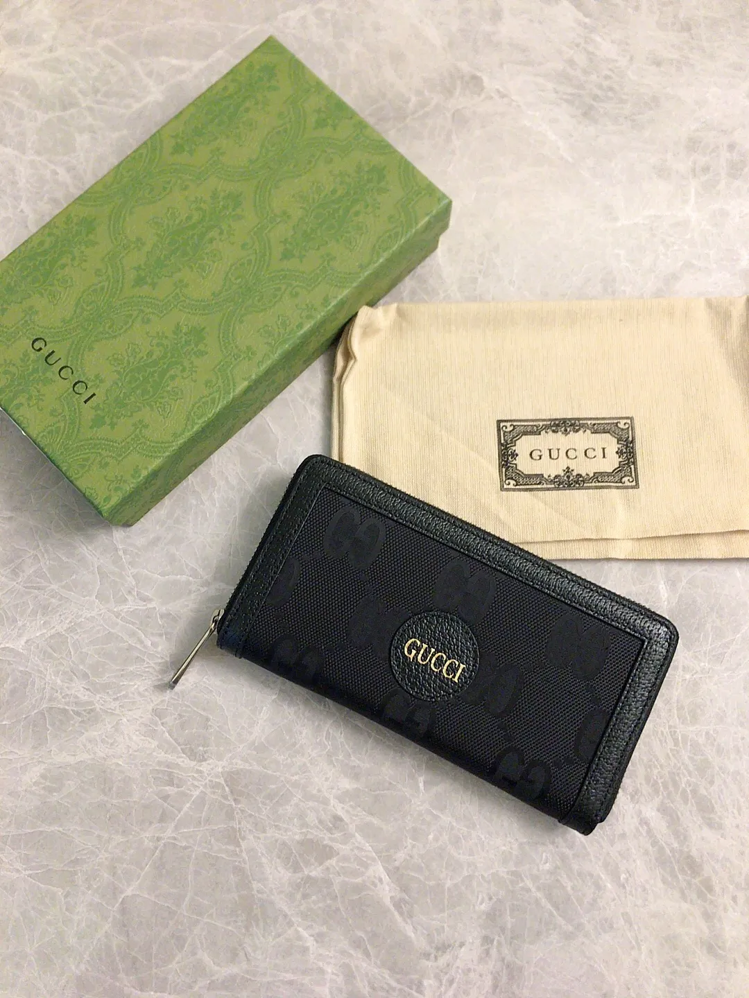 💰440 🇭🇺🇭🇺Official website sync new style‼ ️The 2020 early autumn Gucci Off The Grid series is the first series of Gucci Circular Lines. 🧵The design of this product line makes full use of a variety of recyclable and sustainably sourced organic bio-based materials 🧵Regenerated nylon is made of recyclable sewing threads and accessories 🧵Relying on a bright opaque background to highlight the brand's unique GG pattern element! 🧵Black leather piping, brass alloy metal accessories, decorated with Gucci brand genuine cowhide logo! 🧵Model: 625576, size: 19x10x2.5cm