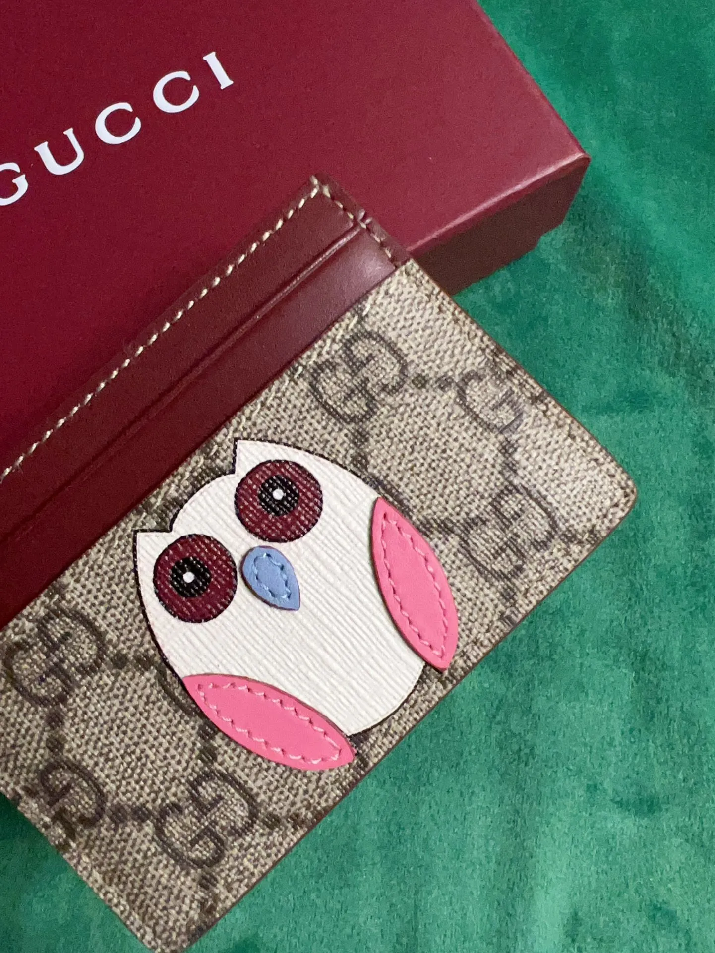 💰260 🇭🇺🇭🇺New product on official website! Exquisite small card holder PVC with burgundy calfskin, 🤡🤡cut and printed with cute and exquisite cartoon patterns! 🤡🤡Style number 818769, size: 11x7cm, 🤡🤡little red cat, puppy, panda, owl, exquisite and cute! Original product!