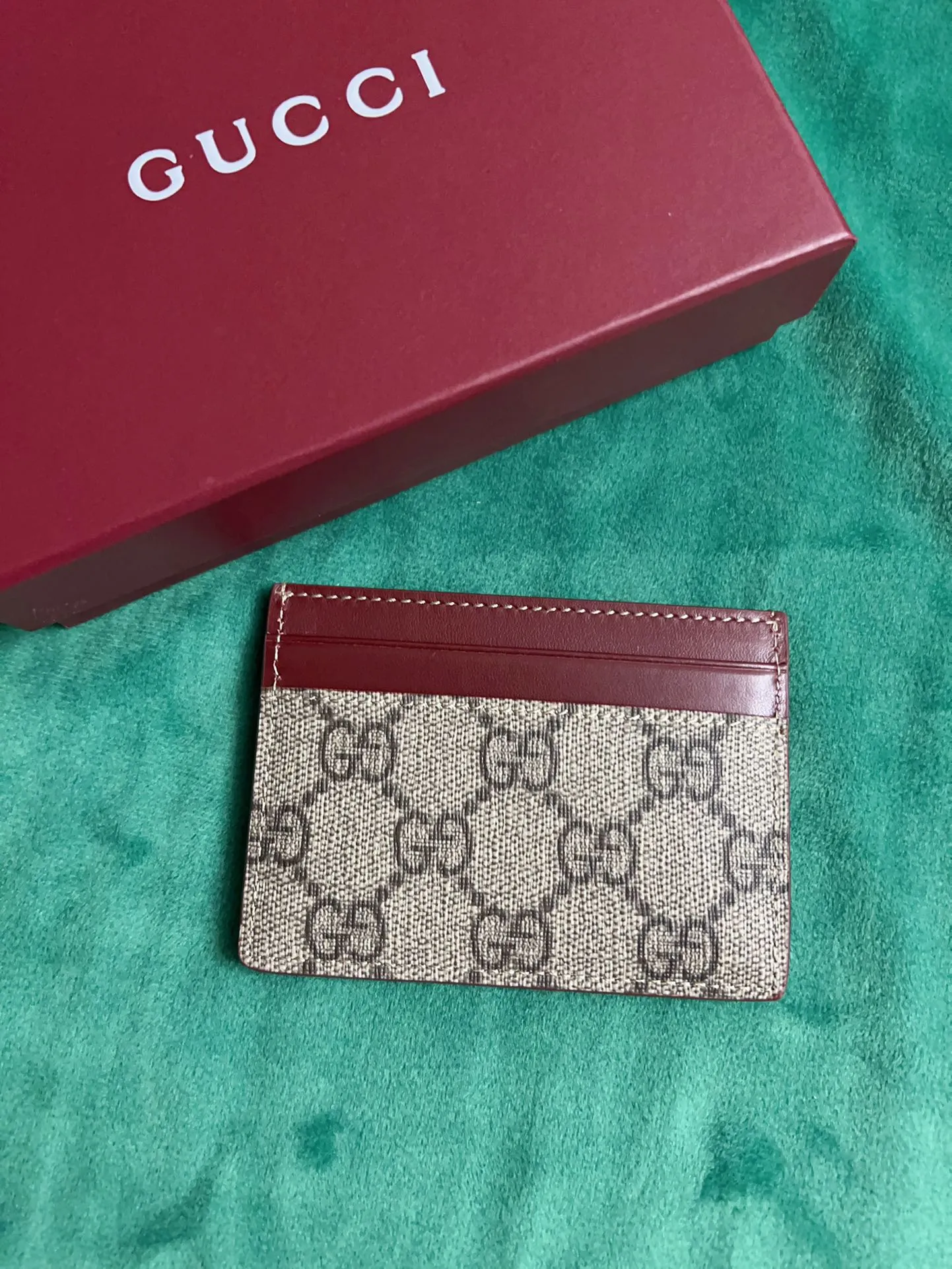 💰260 🇭🇺🇭🇺New product on official website! Exquisite small card holder PVC with burgundy calfskin, 🤡🤡cut and printed with cute and exquisite cartoon patterns! 🤡🤡Style number 818769, size: 11x7cm, 🤡🤡little red cat, puppy, panda, owl, exquisite and cute! Original product!