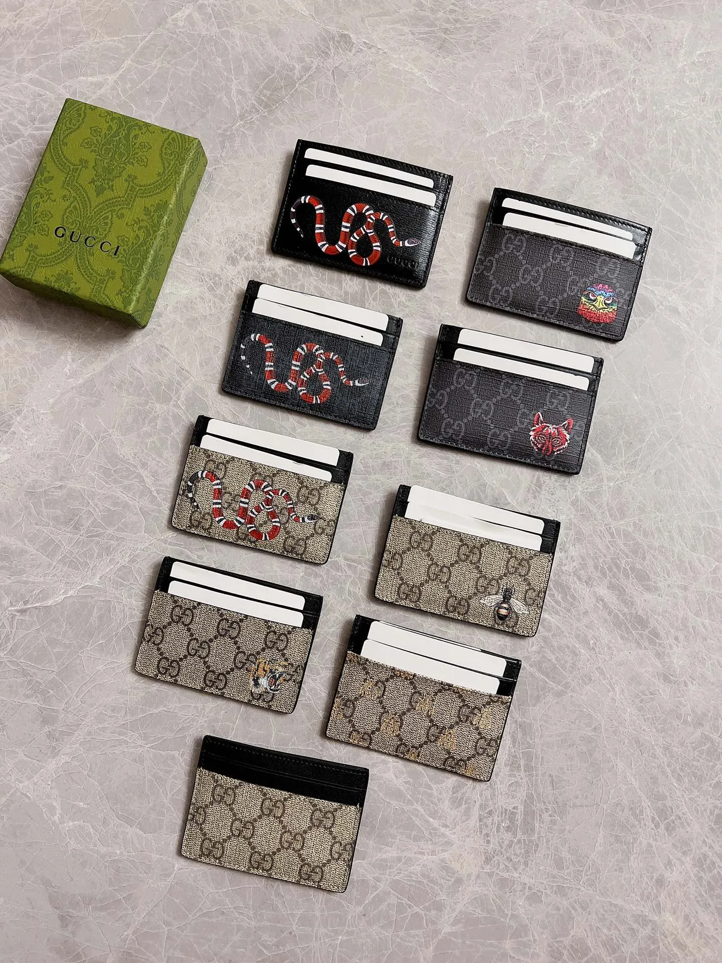 💰200 🇭🇺🇭🇺New men’s small card holder! 🐍🐍Synchronized at the counter, original shaved leather with high-quality PVC fabric🐍🐍Tear-printed latest tiger head logo🐍🐍Oil edges with fine workmanship, simple and elegant, fashionable and domineering,🐍🐍Model: 451277, size: 10x7cm, color: Brown PVC-Black "Tiger Head"