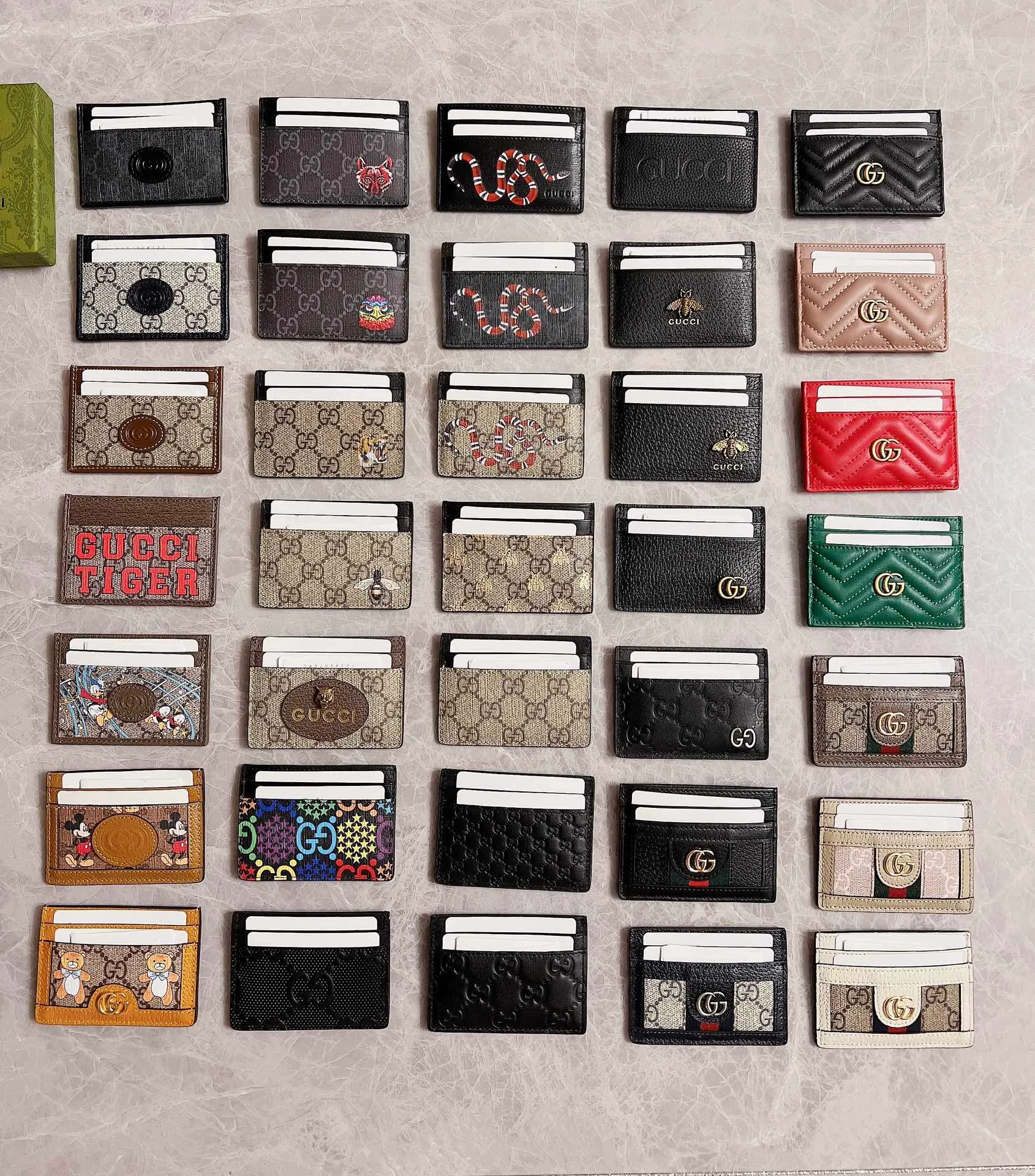 💰200 🇭🇺🇭🇺New men’s small card holder! 🐍🐍Synchronized at the counter, original shaved leather with high-quality PVC fabric🐍🐍Tear-printed latest tiger head logo🐍🐍Oil edges with fine workmanship, simple and elegant, fashionable and domineering,🐍🐍Model: 451277, size: 10x7cm, color: Brown PVC-Black "Tiger Head"