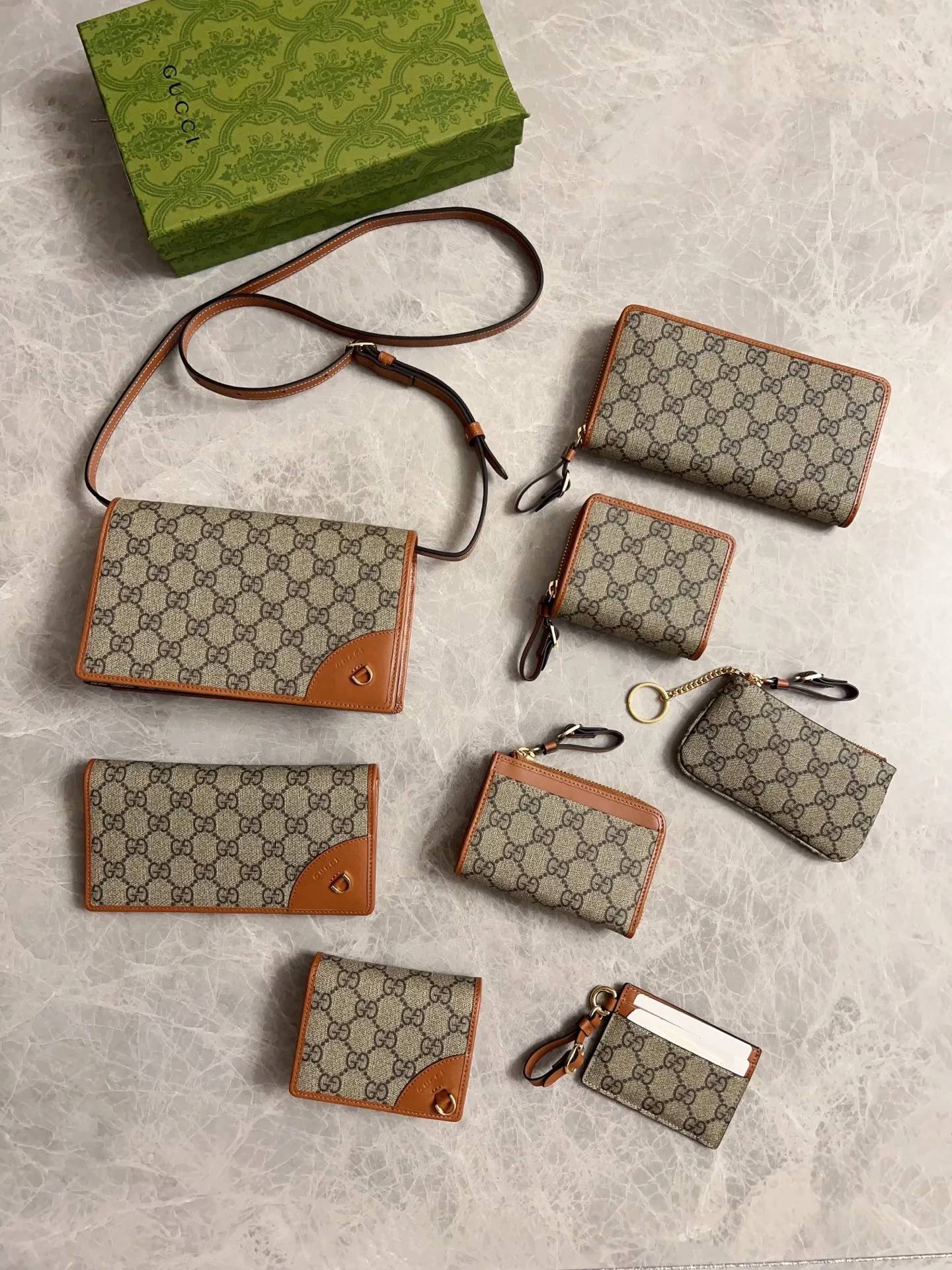 💰320 🇮🇹🇮🇹Gucci’s latest GG Supreme premium PVC with original cowhide small wallet/key bag/lipstick bag🌾🌾Model: 819113, size: 12×7.5cm