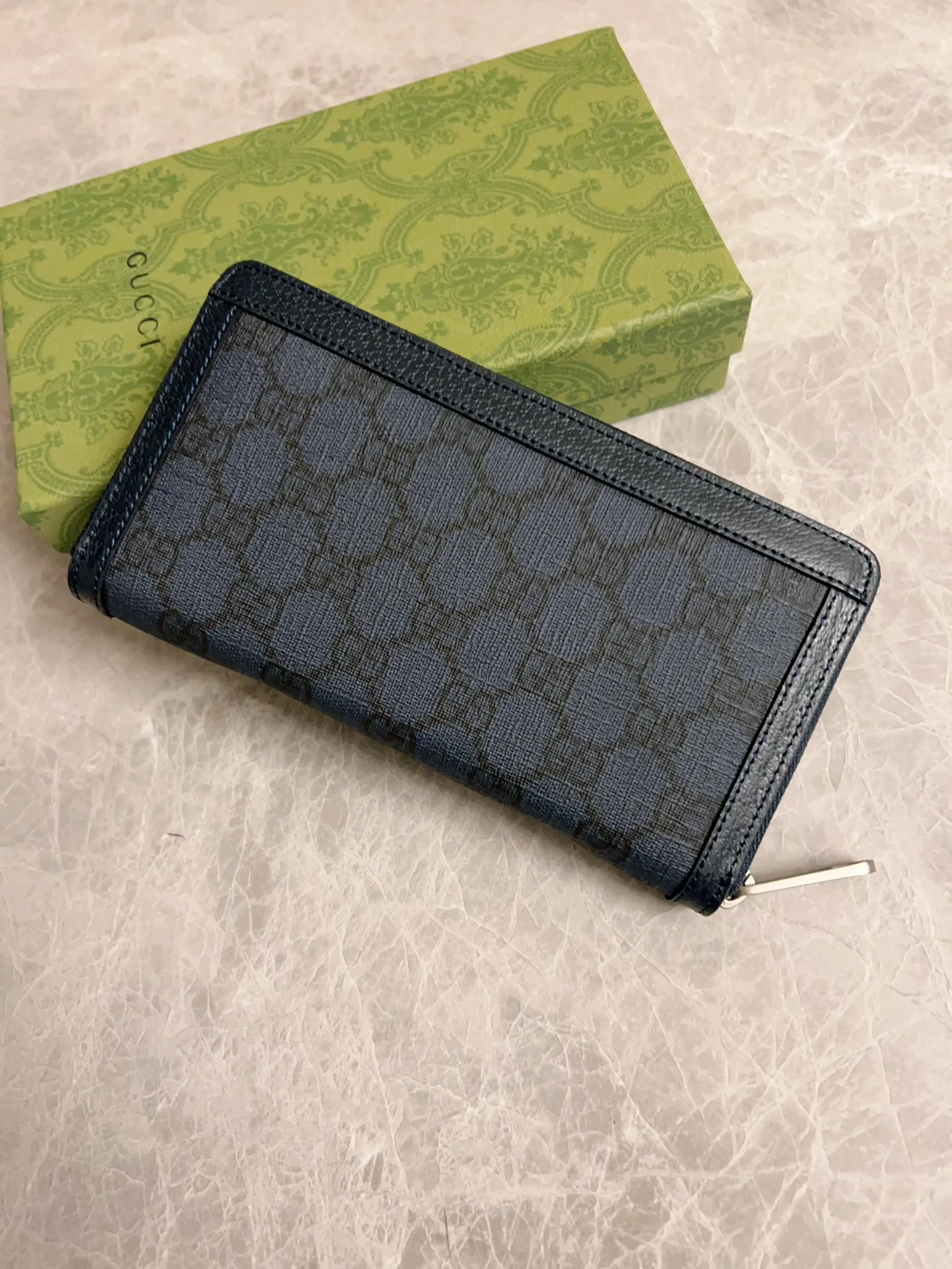 💰440 🇭🇺🇭🇺GucciO’s latest phidia series zipper bag, Ophidia series items have endless retro feelings. Dark blue GG Supreme canvas, dark blue cowhide piping, palladium tone hardware Double G Model: 706844 Dimensions: 19x 10x2.5cm Color: dark blue/pvc.