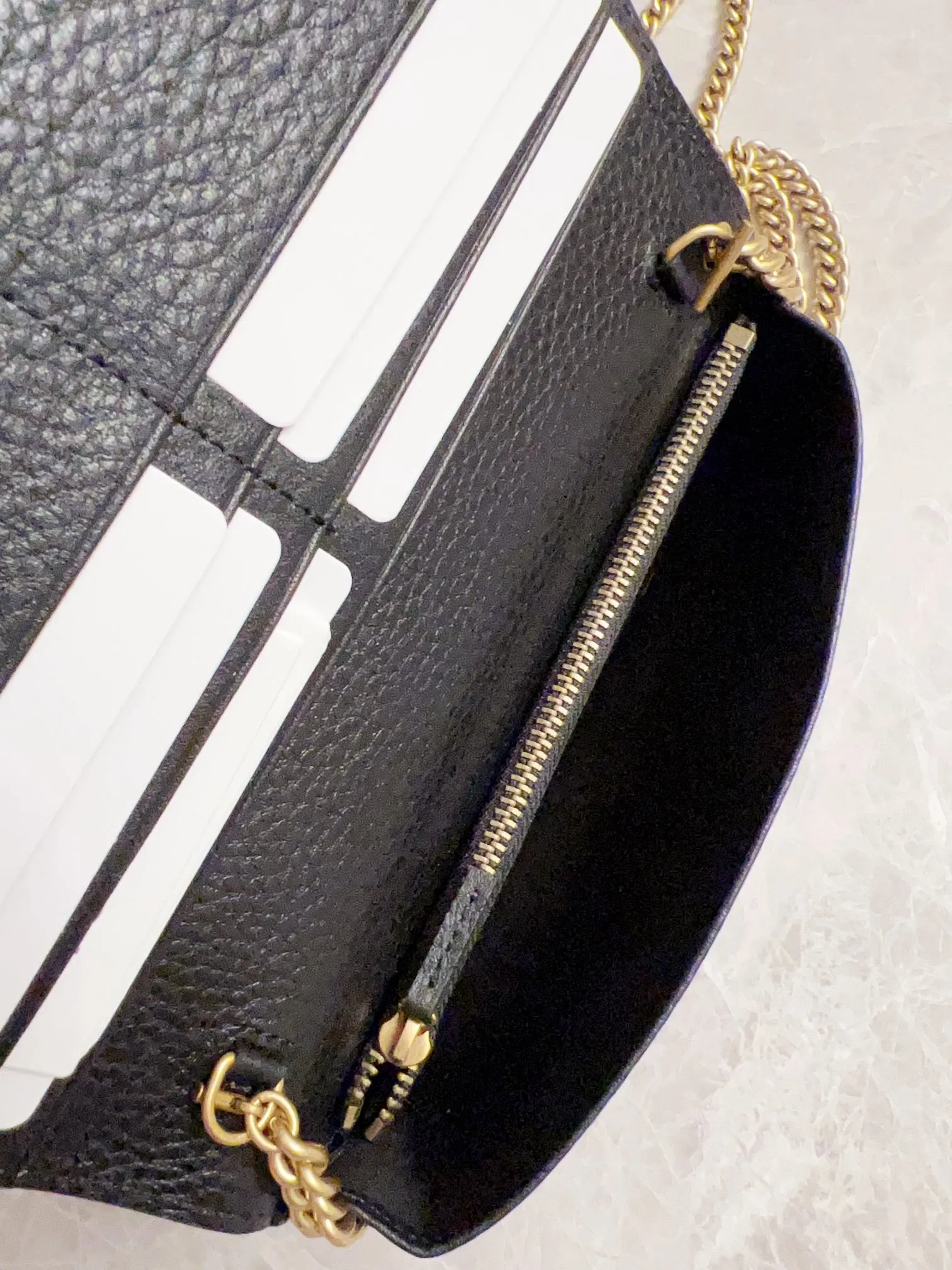 💰660🇮🇹🇮🇹Gucci’s latest ~ Interlocking Double G python leather bow chain pouch 🦄🦄 is made of original factory calfskin, 🦄🦄The front bow is made of python skin piping and antique gold tone interlocking Double G details, 🦄🦄The chain shoulder strap can provide a variety of different carrying experiences. Iconic fashion item🦄🦄Model: 746056, size: 19x 10x 4cm