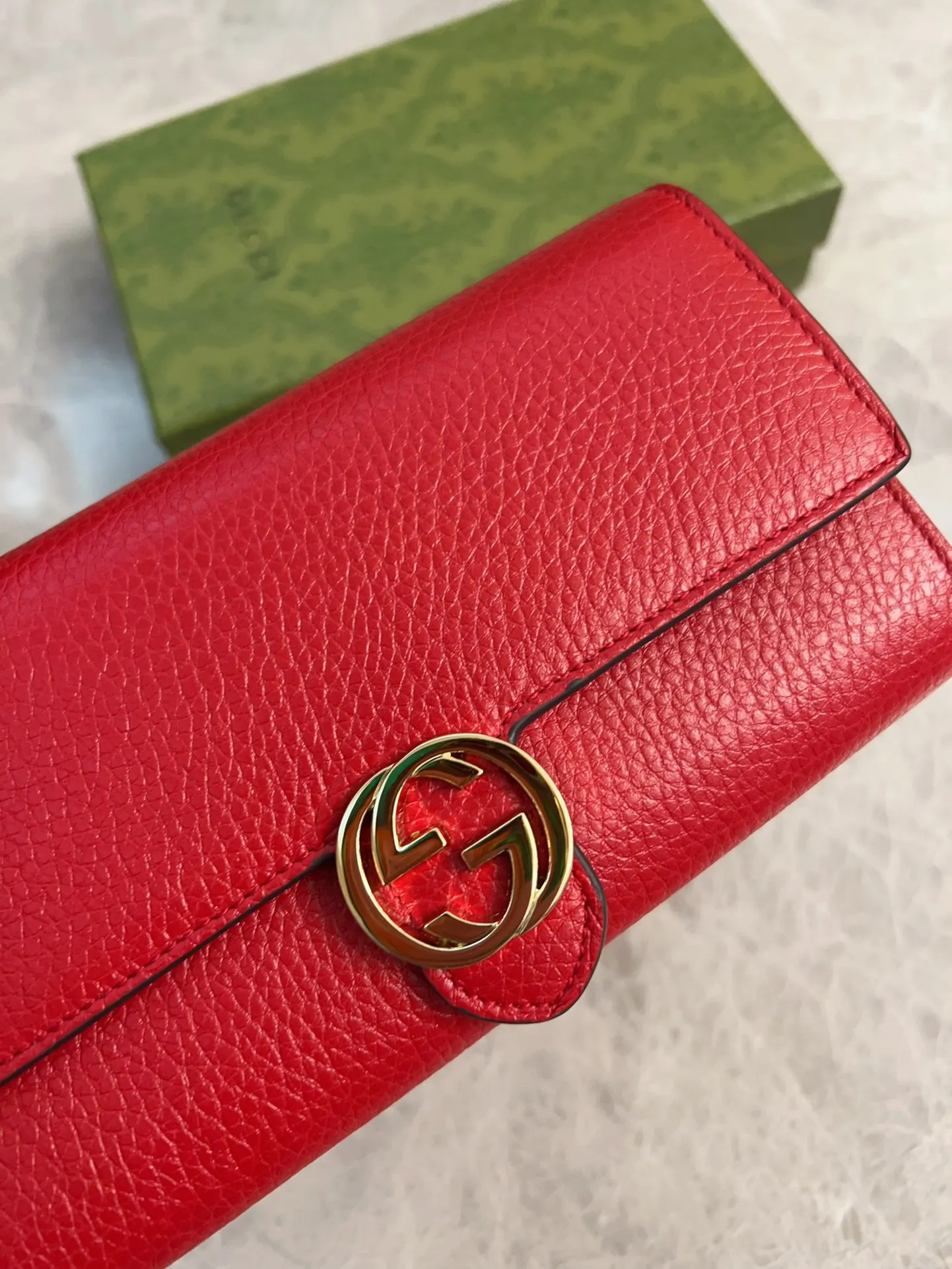 💰440 🇭🇺🇭🇺The latest model Original Ferrari leather ~ Pressed GⓂ️Ⓜ️Original double G hardware Ⓜ️Ⓜ️Exquisite oil edges! Model: 615524, size: 19x10x2.5cm, color: bright red
